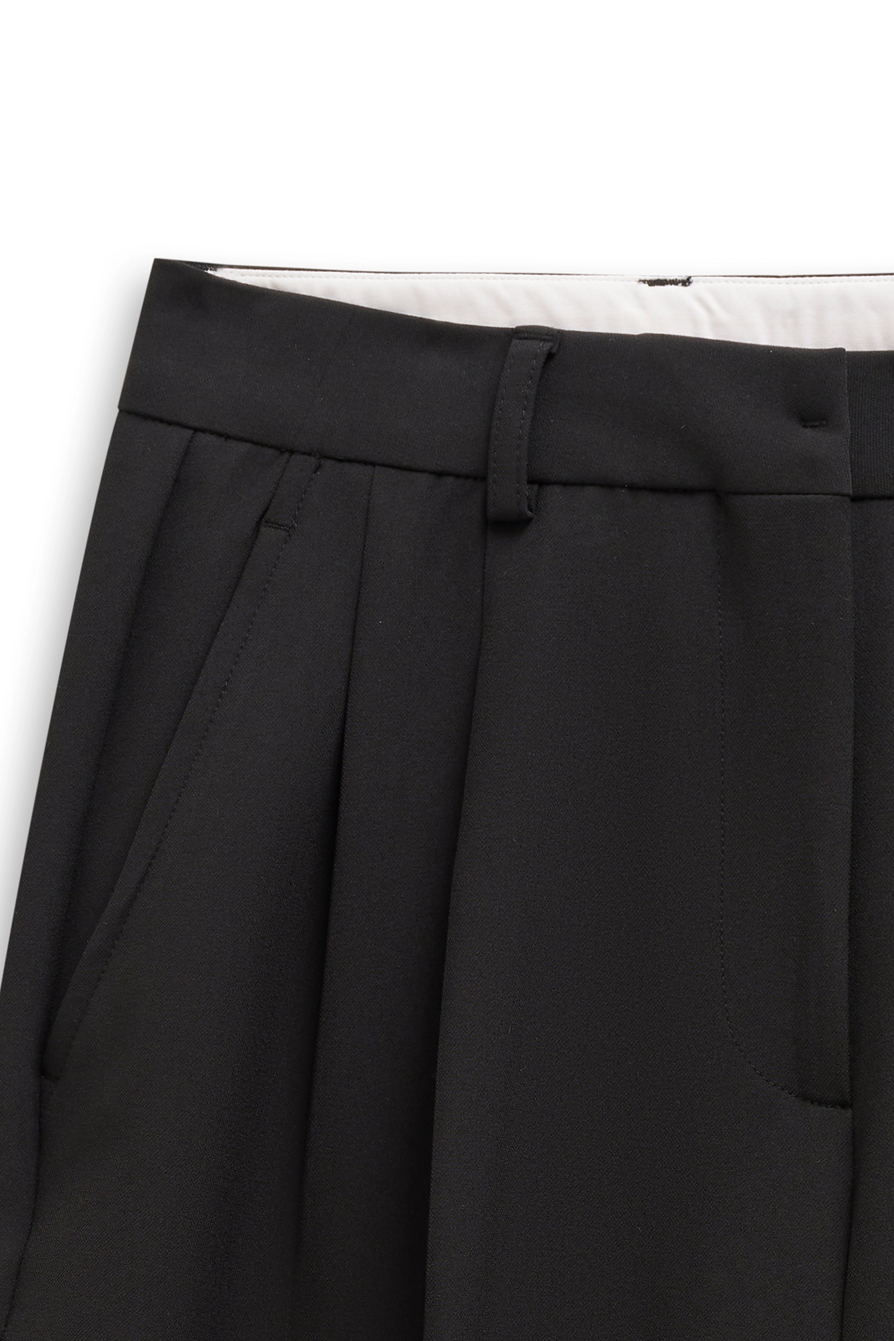 Black bugatti trousers, classic design, perfect for timeless elegance and style.