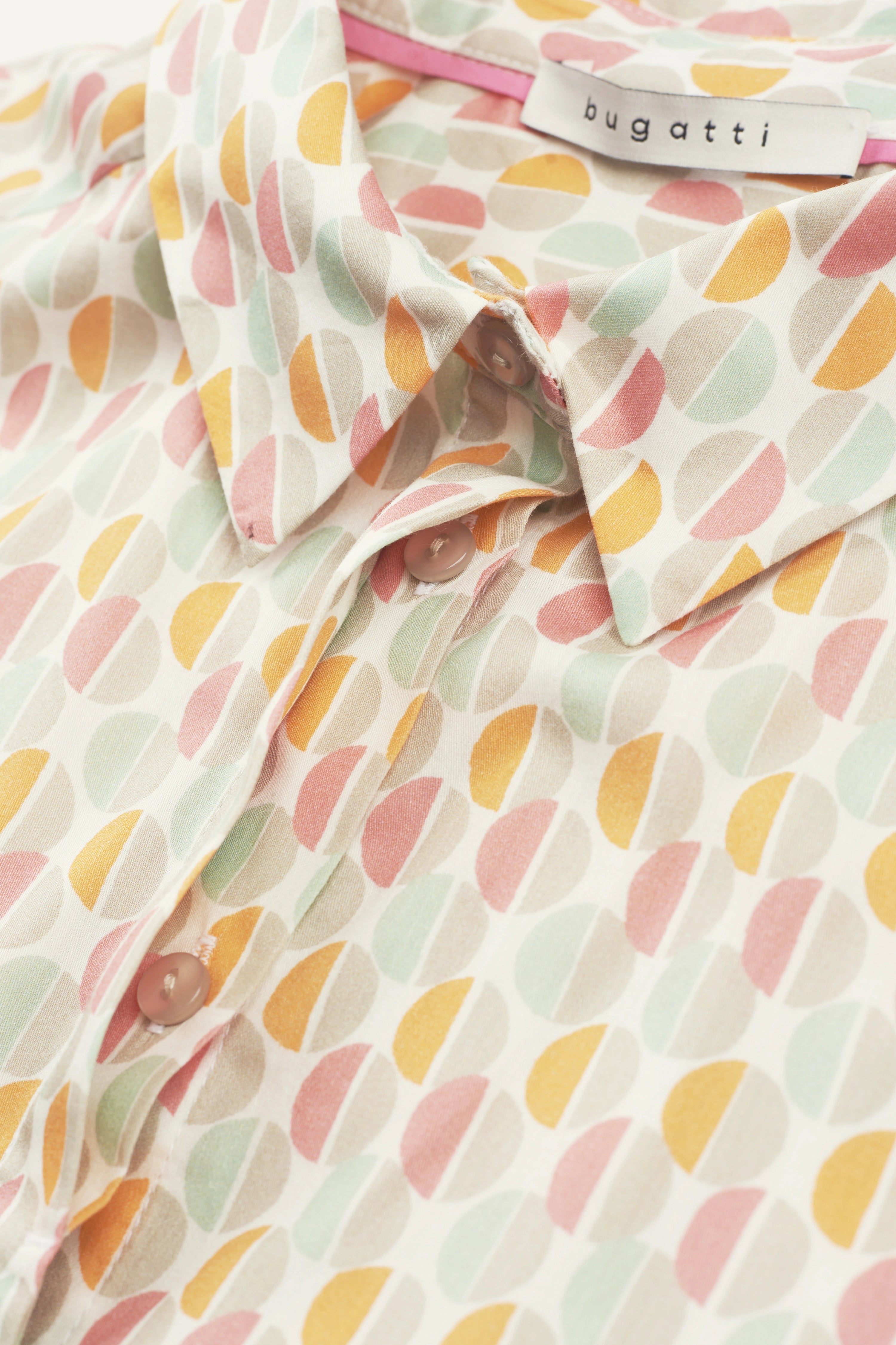 bugatti Hemd mit buntem Kreismuster, Pastellfarben, Büstenbild, elegante Details, hochwertige Qualität.