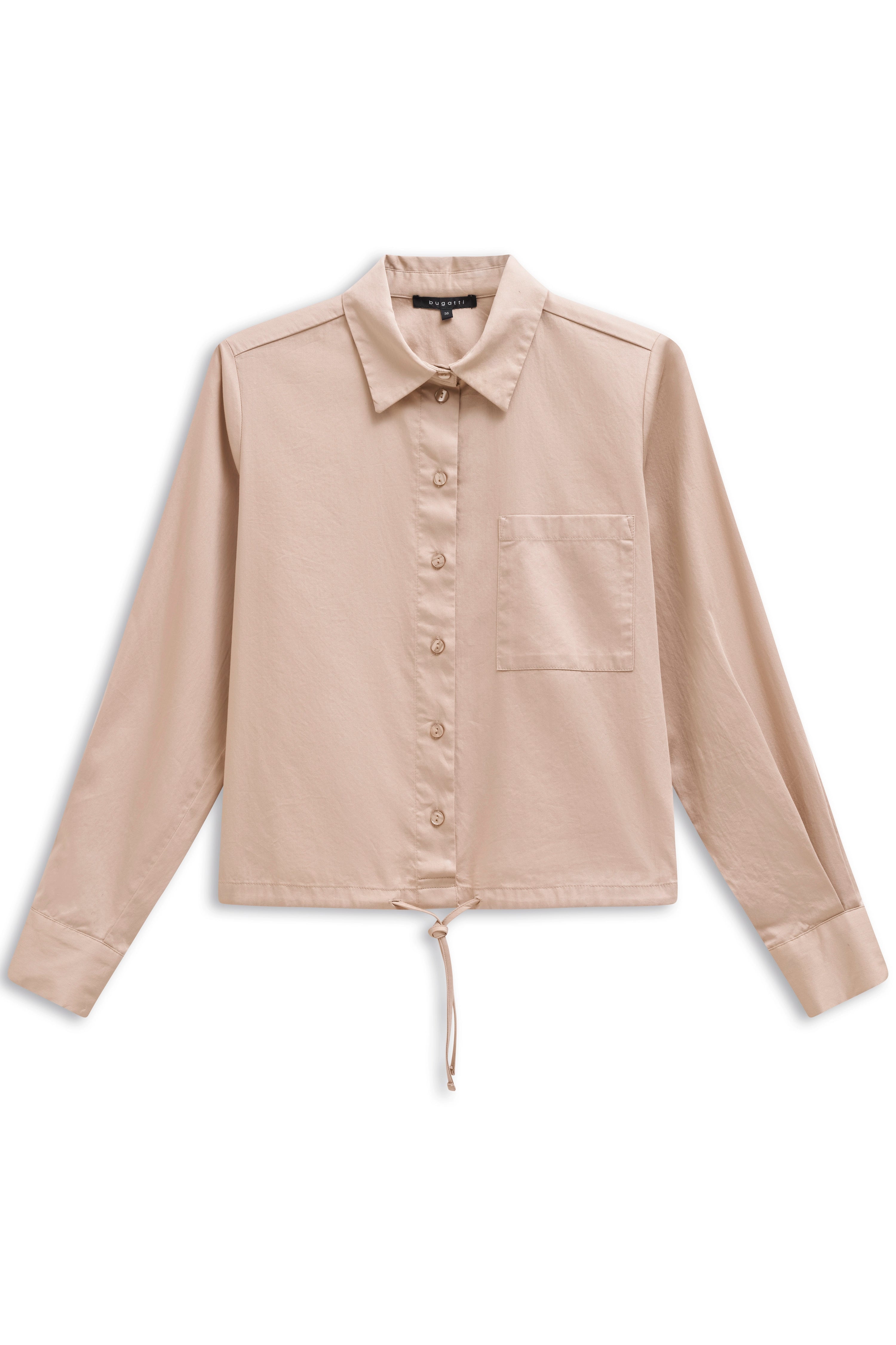 Beige bugatti Bluse mit langen Ärmeln, Brusttasche und Knopfleiste, legeres Büstenbild.