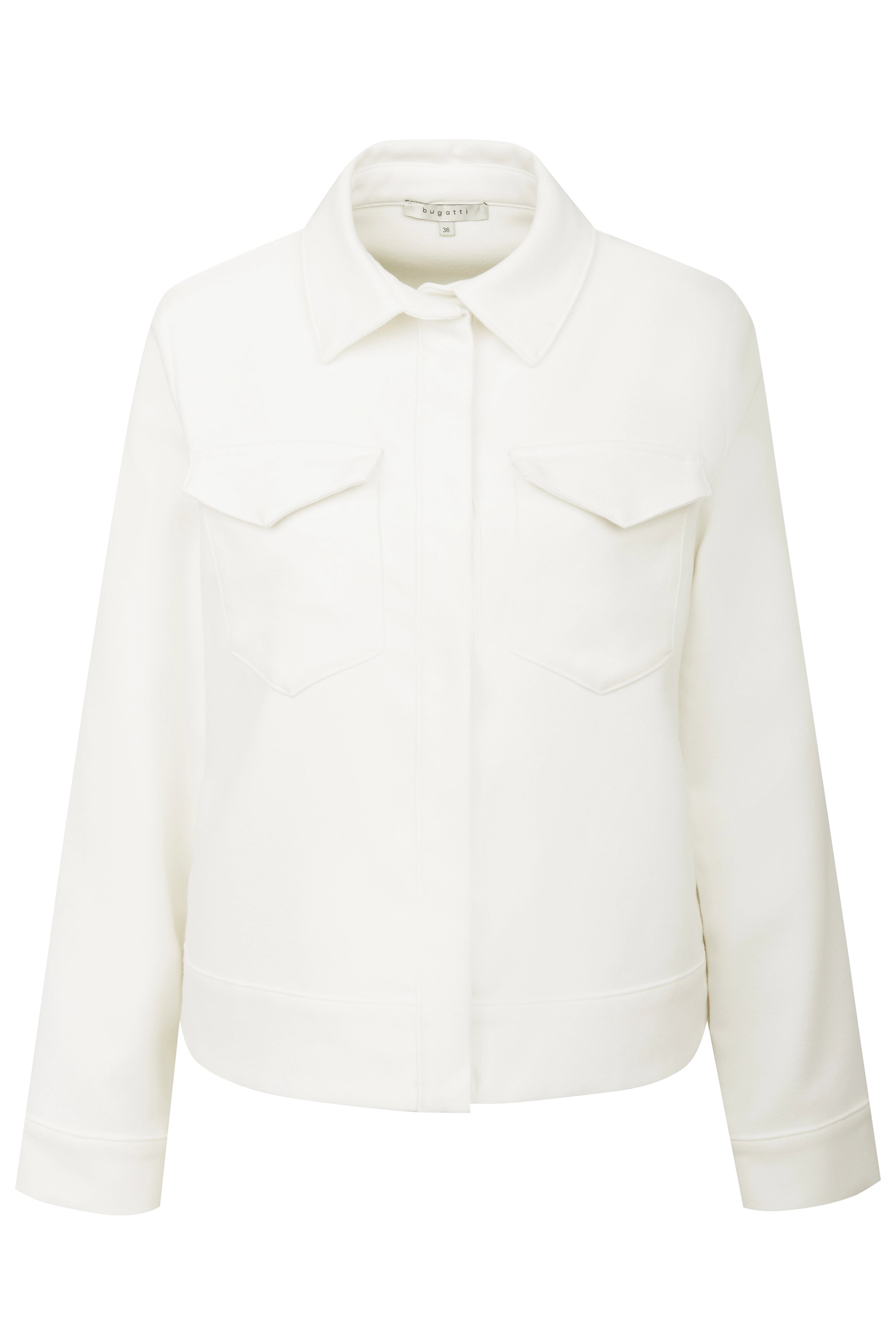 Weiße bugatti Jacke mit zwei Brusttaschen, Büstenbild.