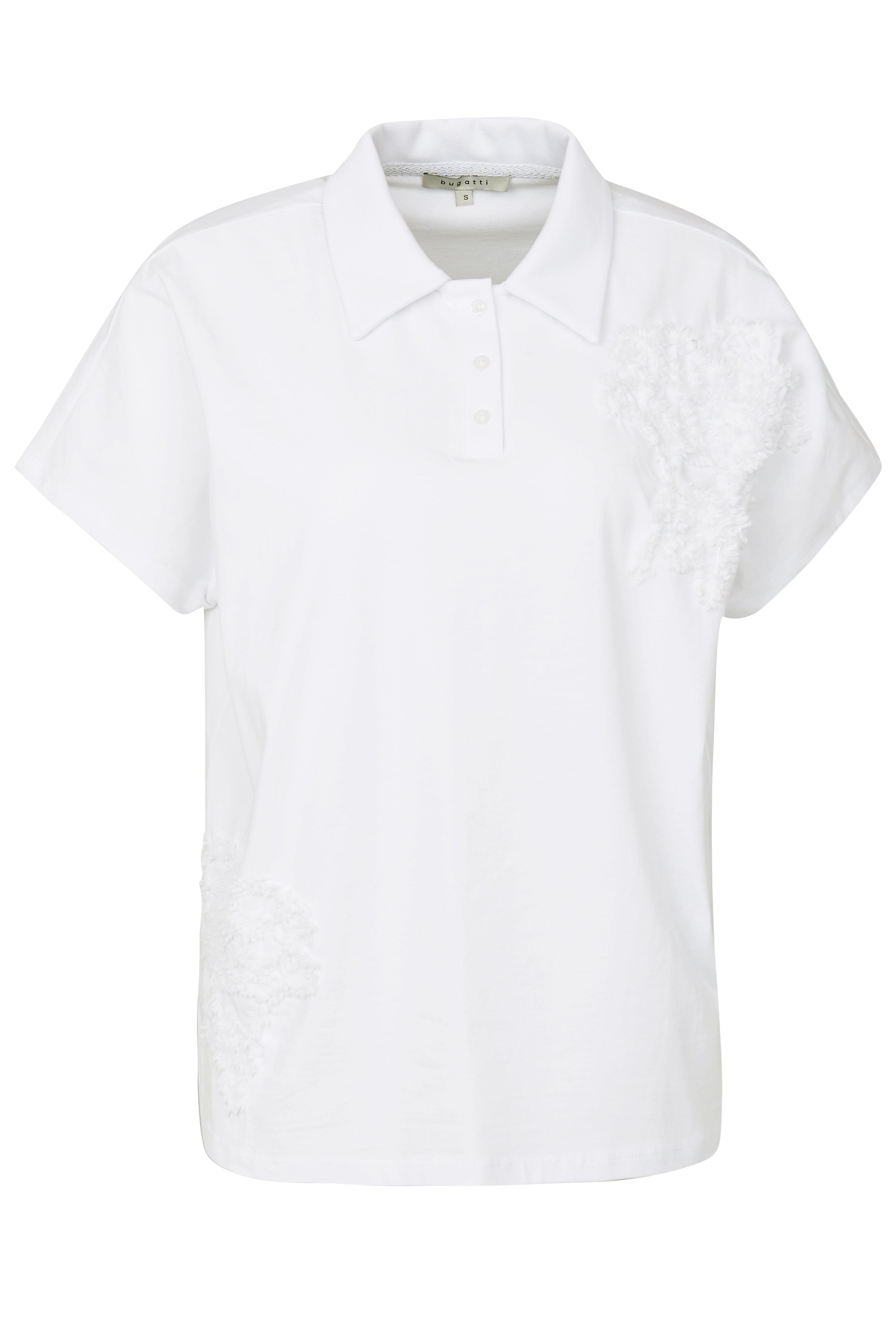 Weißes bugatti Poloshirt mit Spitzenakzenten, Büstenbild.