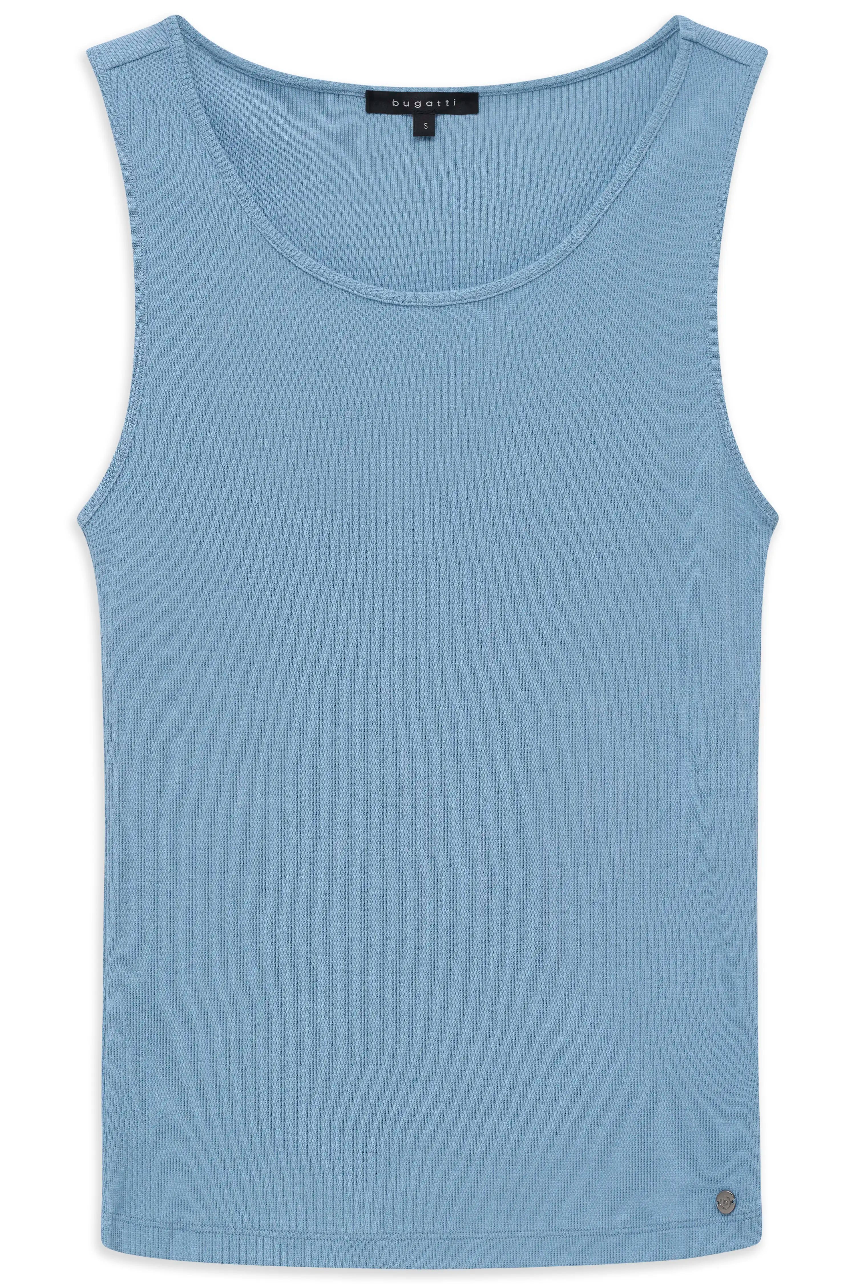 Ärmelloses, hellblaues bugatti Tanktop in Büstenansicht, schlichtes Design.