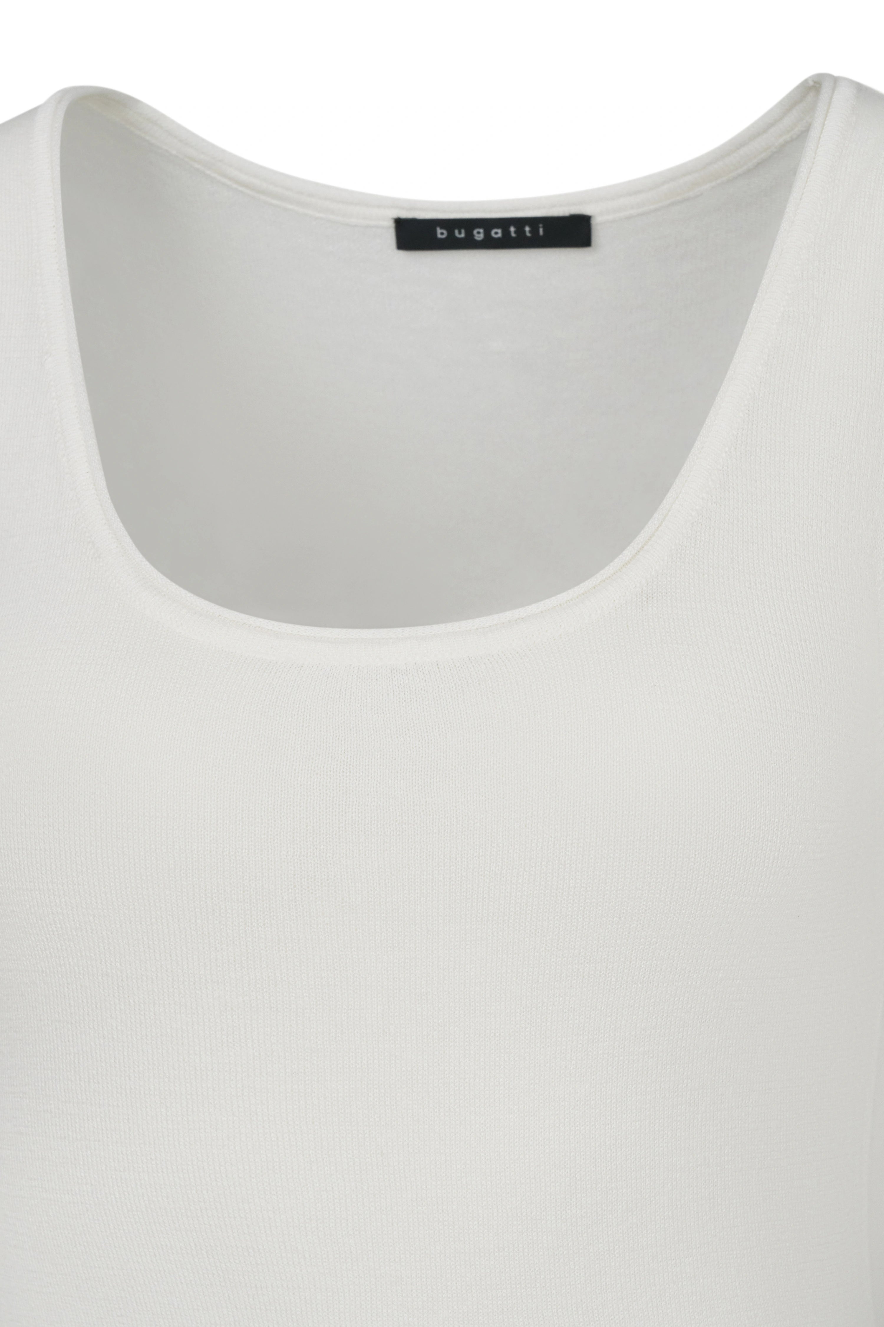 Witte bugatti damesblouse, eenvoudig ontwerp, hoogwaardige stof voor tijdloze elegantie.
