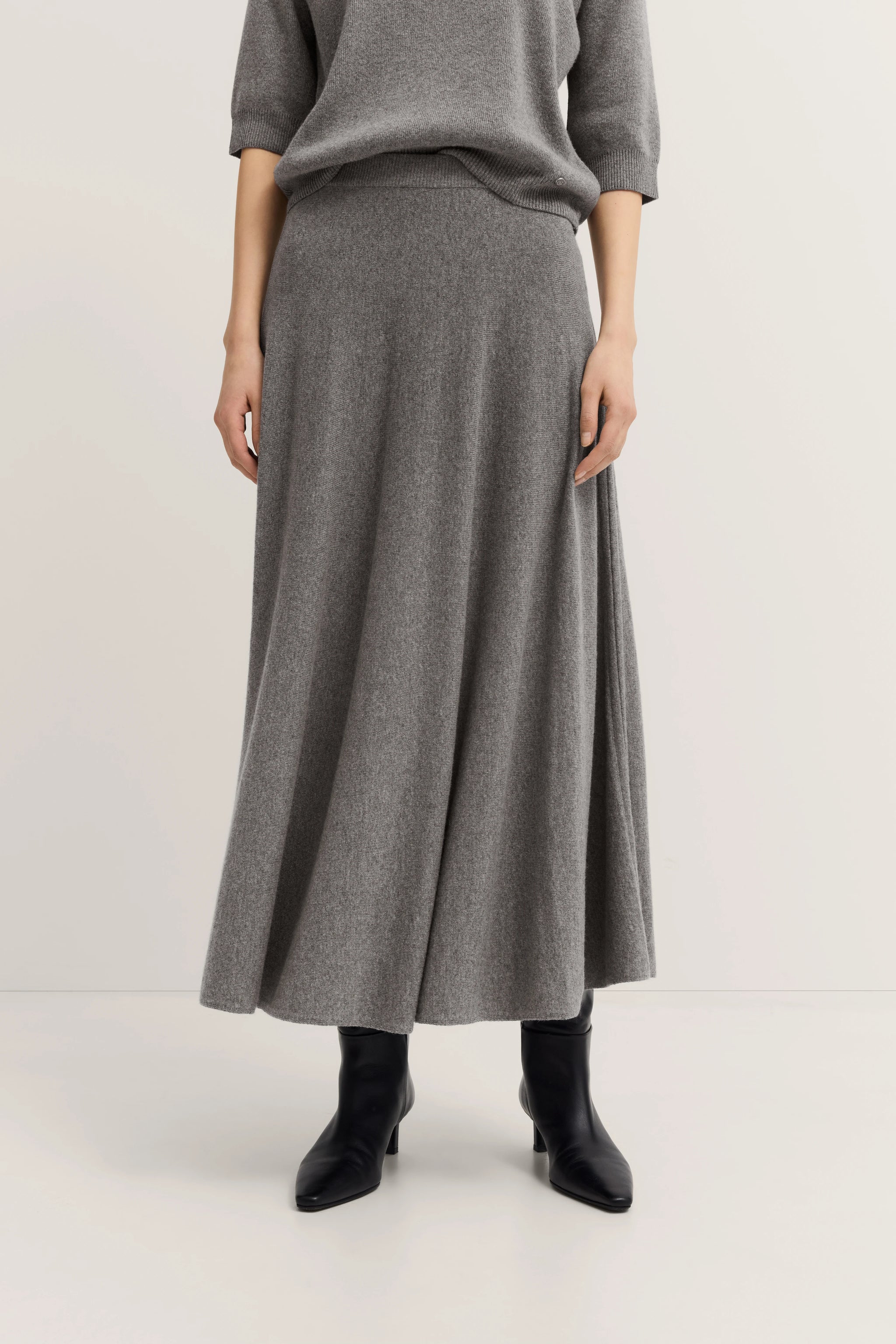 Wool skirt in a soft wool-cashmere mix in grey | Bugatti