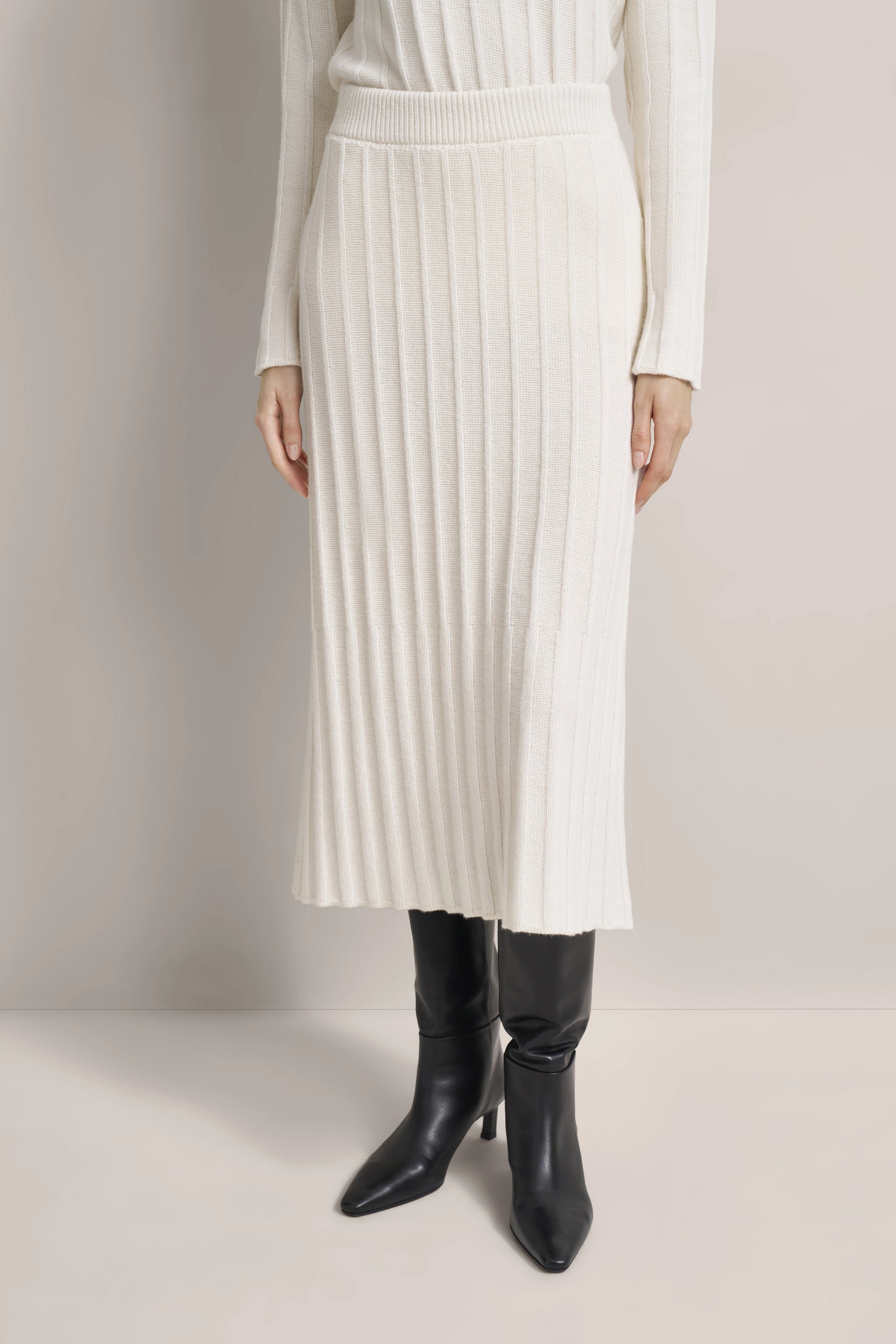 Skirt made of cashmere-wool quality in ecru Bugatti