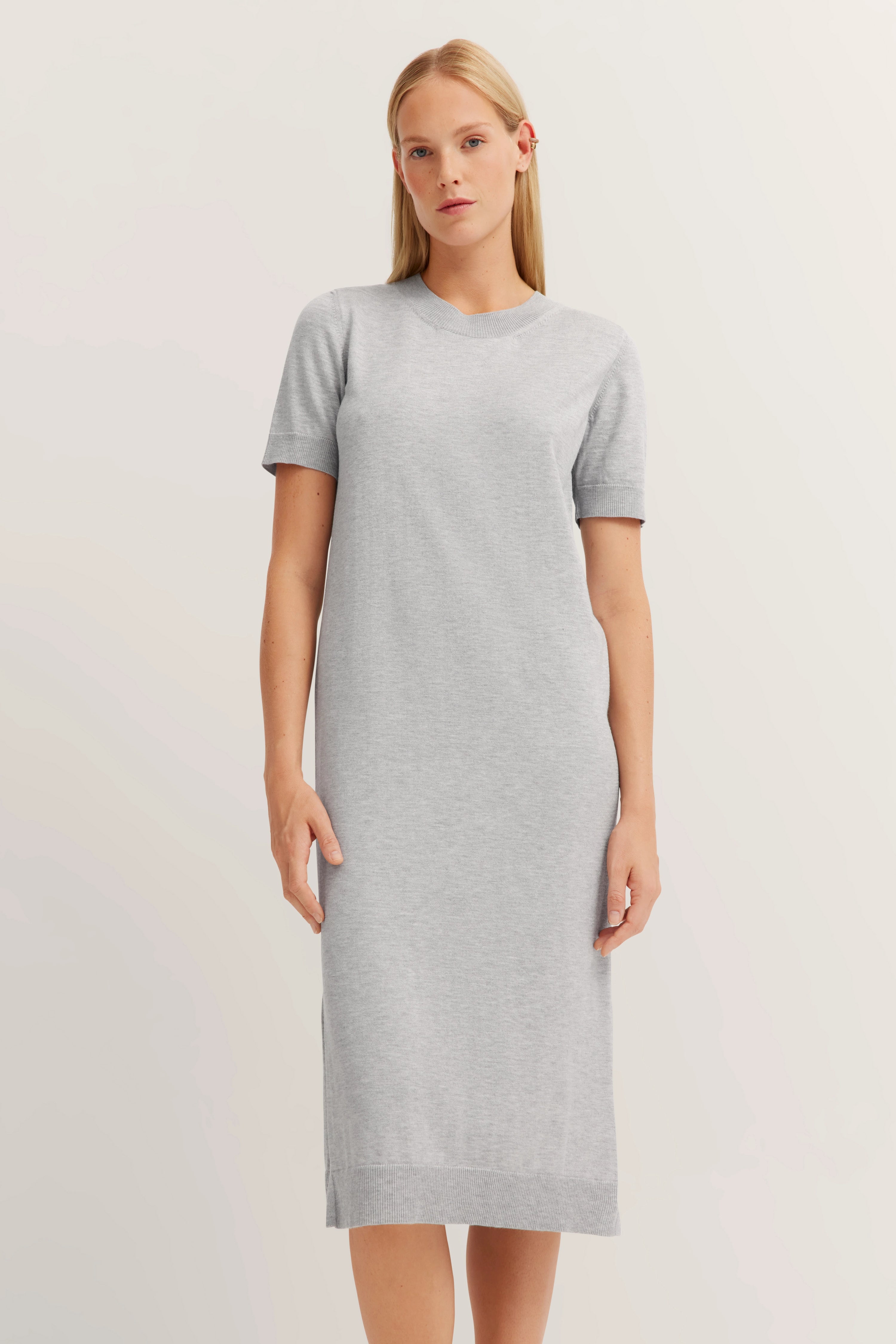 Graues, knielanges bugatti Kleid