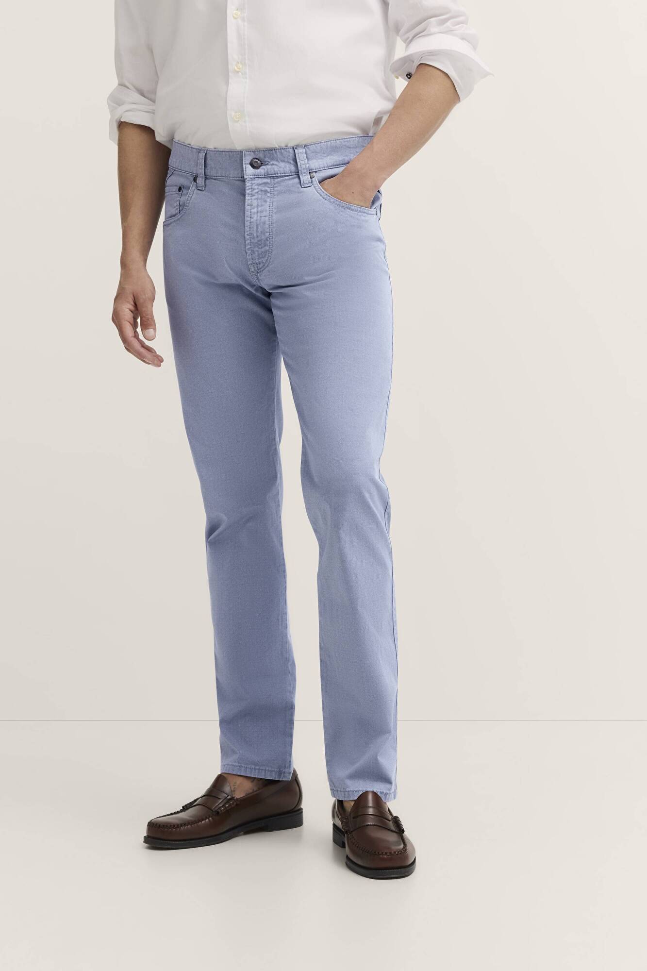 Hose mit Stretchfunktion in blau - Ansicht: Model Front