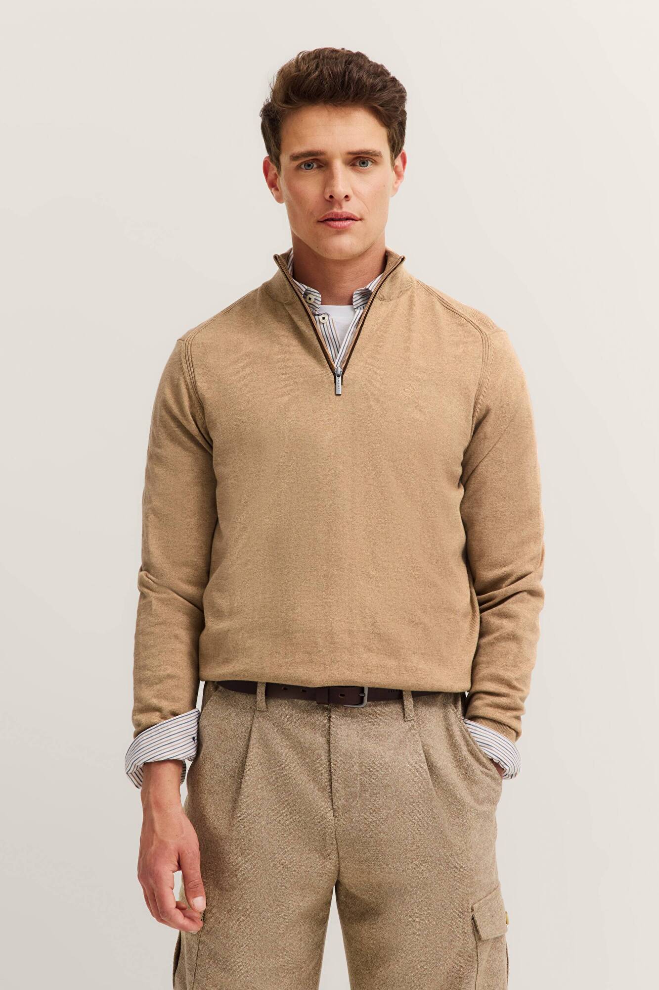 in beige - View: Model front