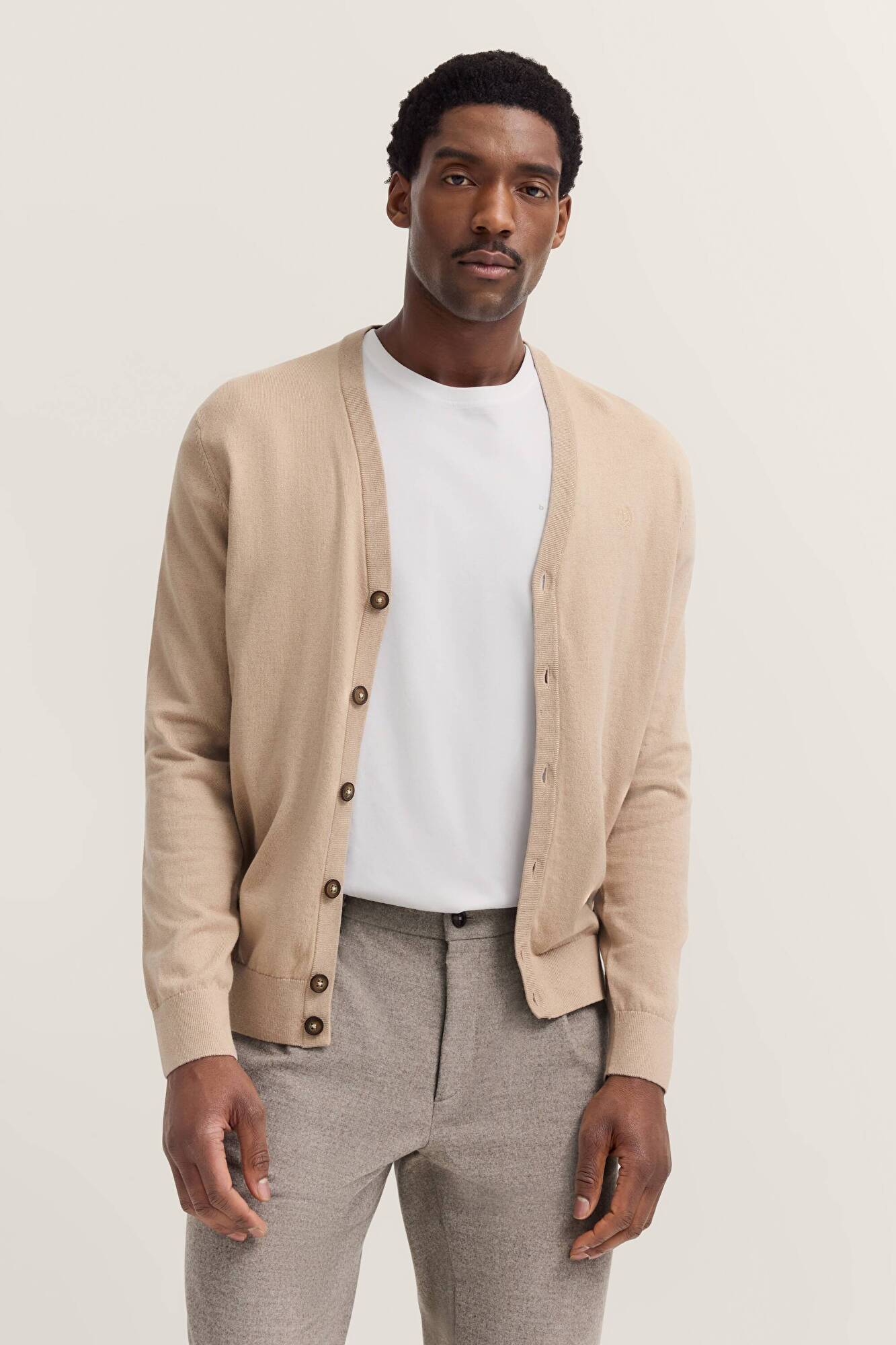 unbekannt unbekannt in beige - Ansicht: Model Front