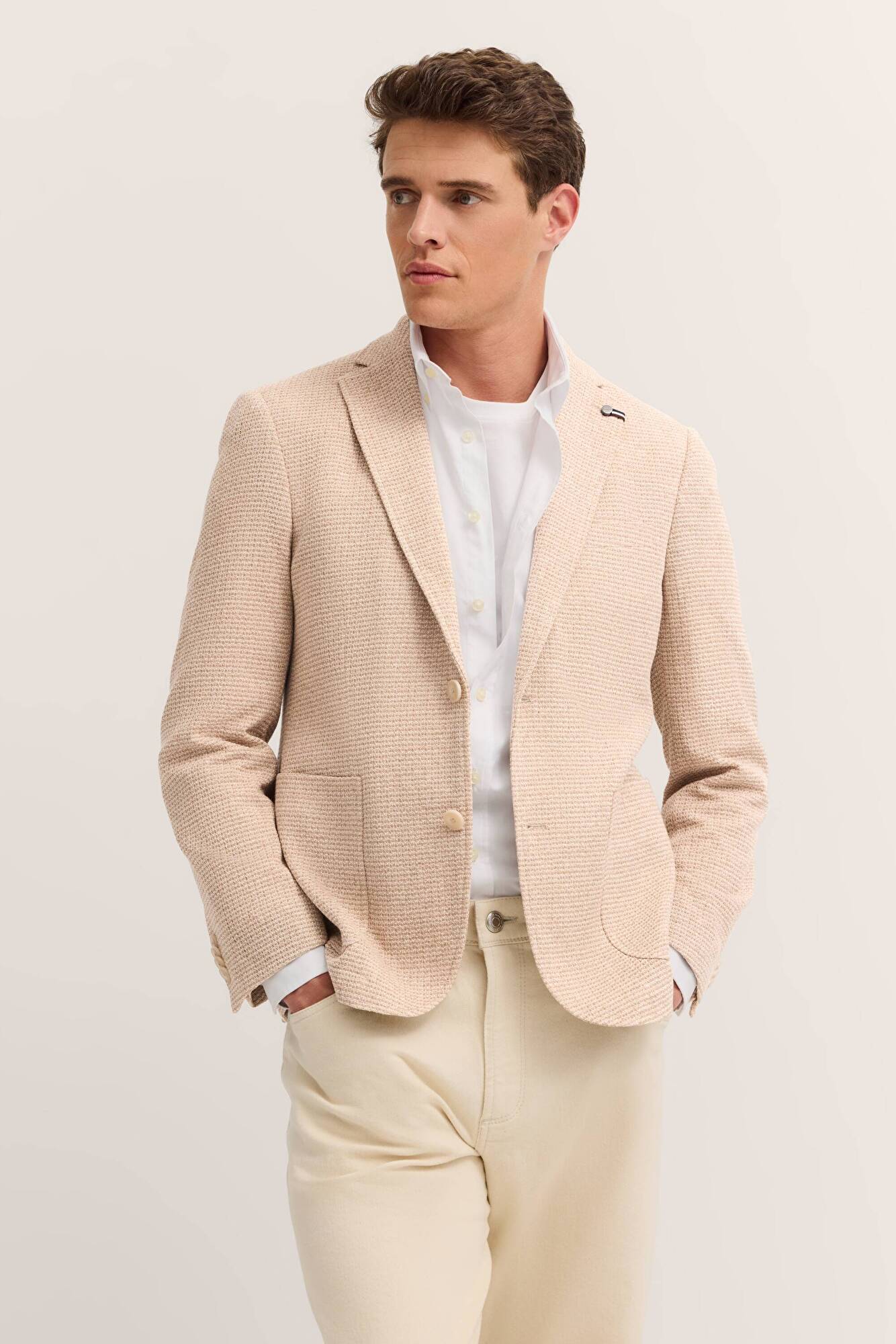 Sakko mit Reverskragen und Stretch in beige - Ansicht: Model Front