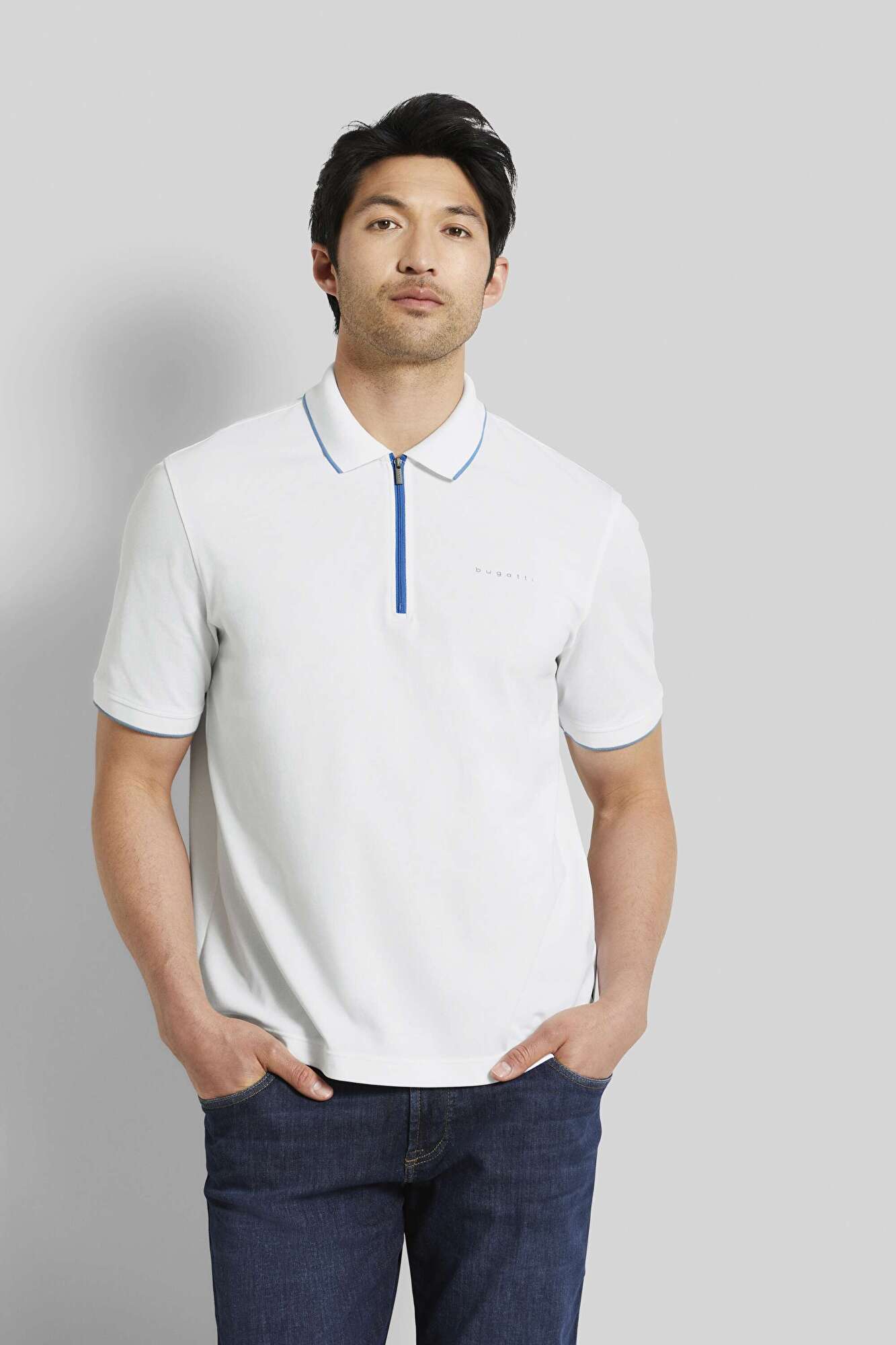 Polohemd mit Reißverschluss in weiß - Ansicht: Model Front