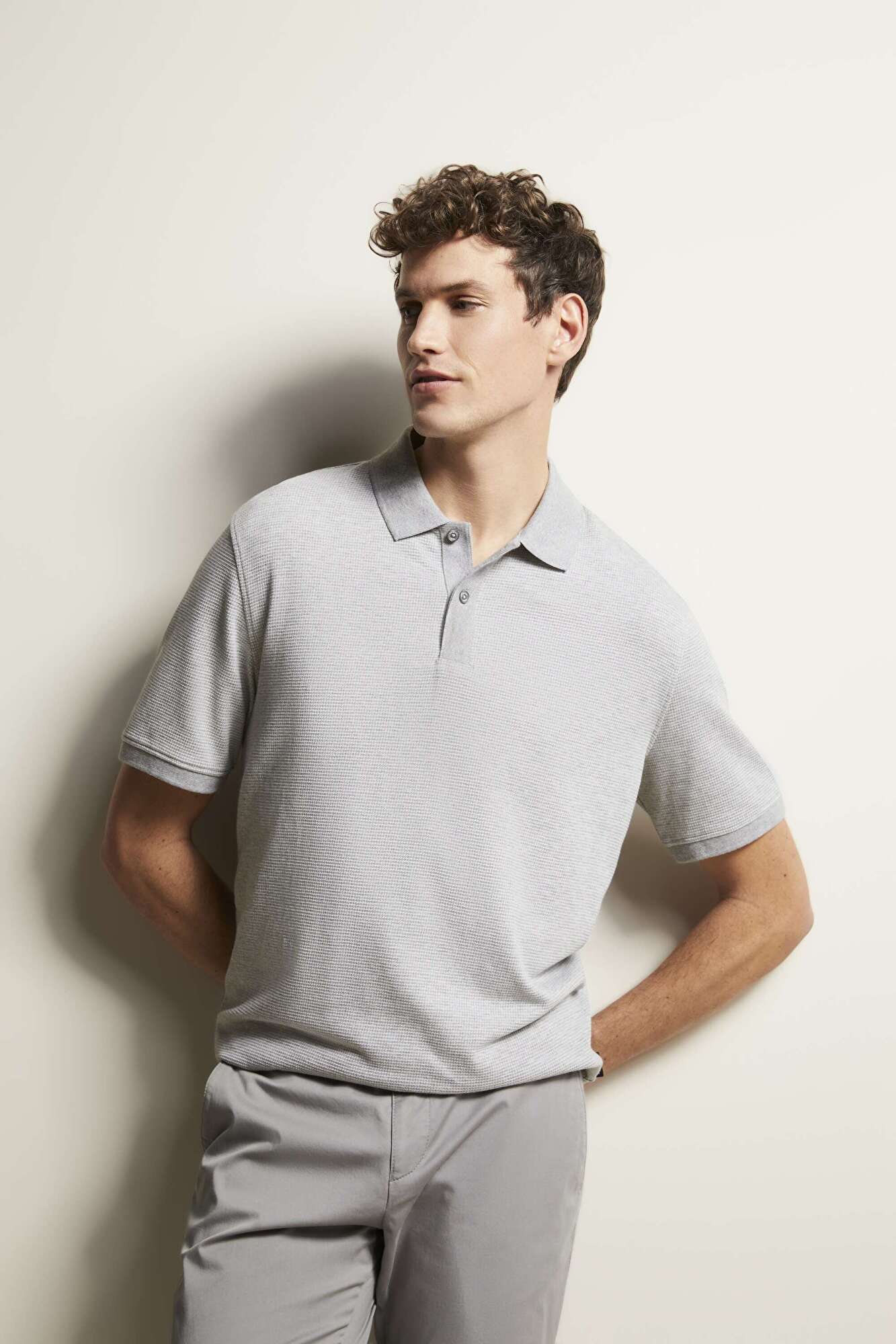 Polo shirt in a 2-tone look in light grey - View: Model front