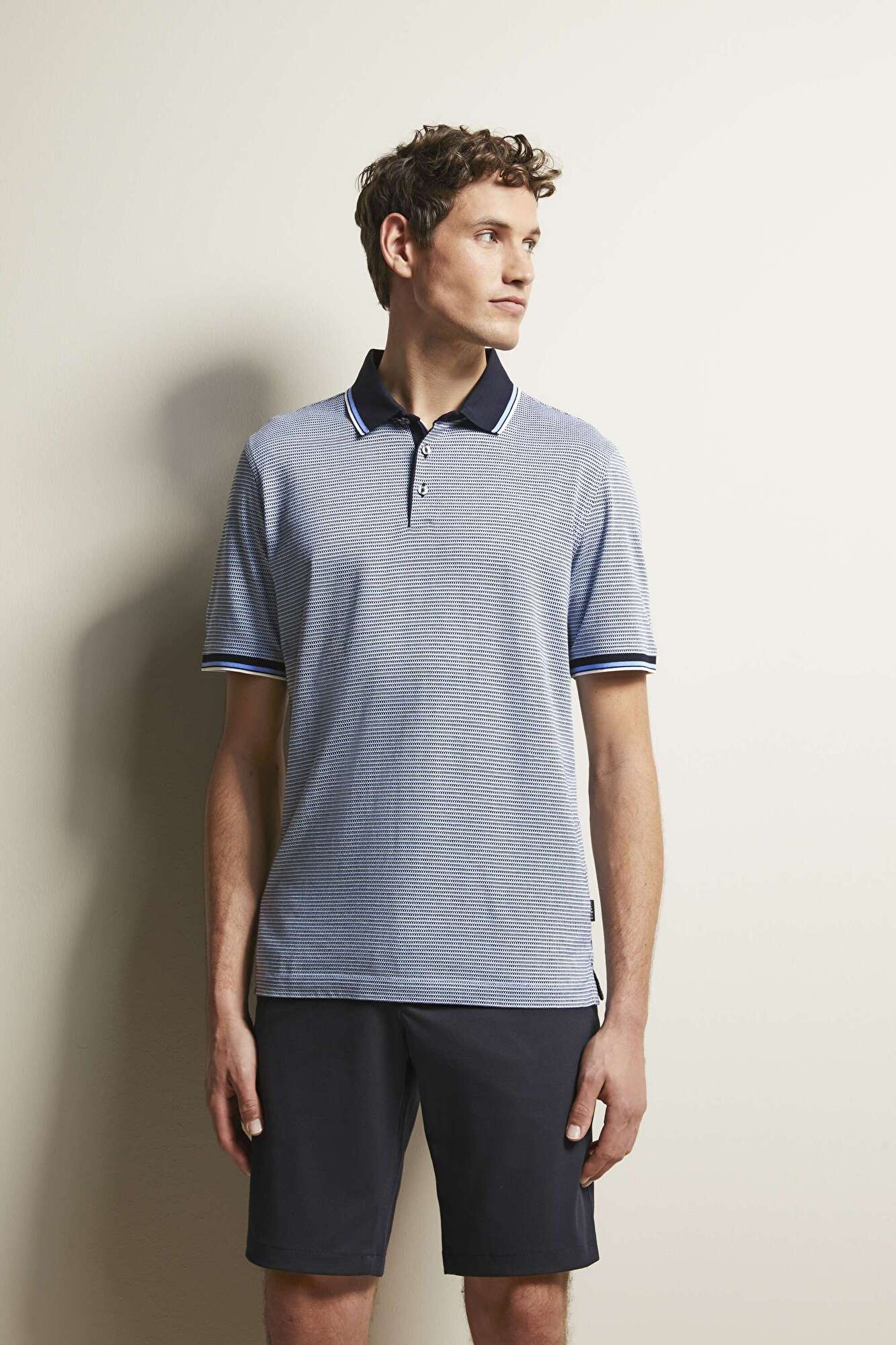 Polo shirt in a 3-tone design in blue grey - View: Model front