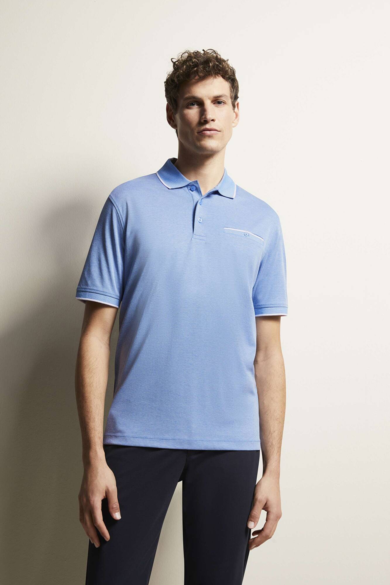 Polo shirt with contrasting stripes in blue grey - View: Model front