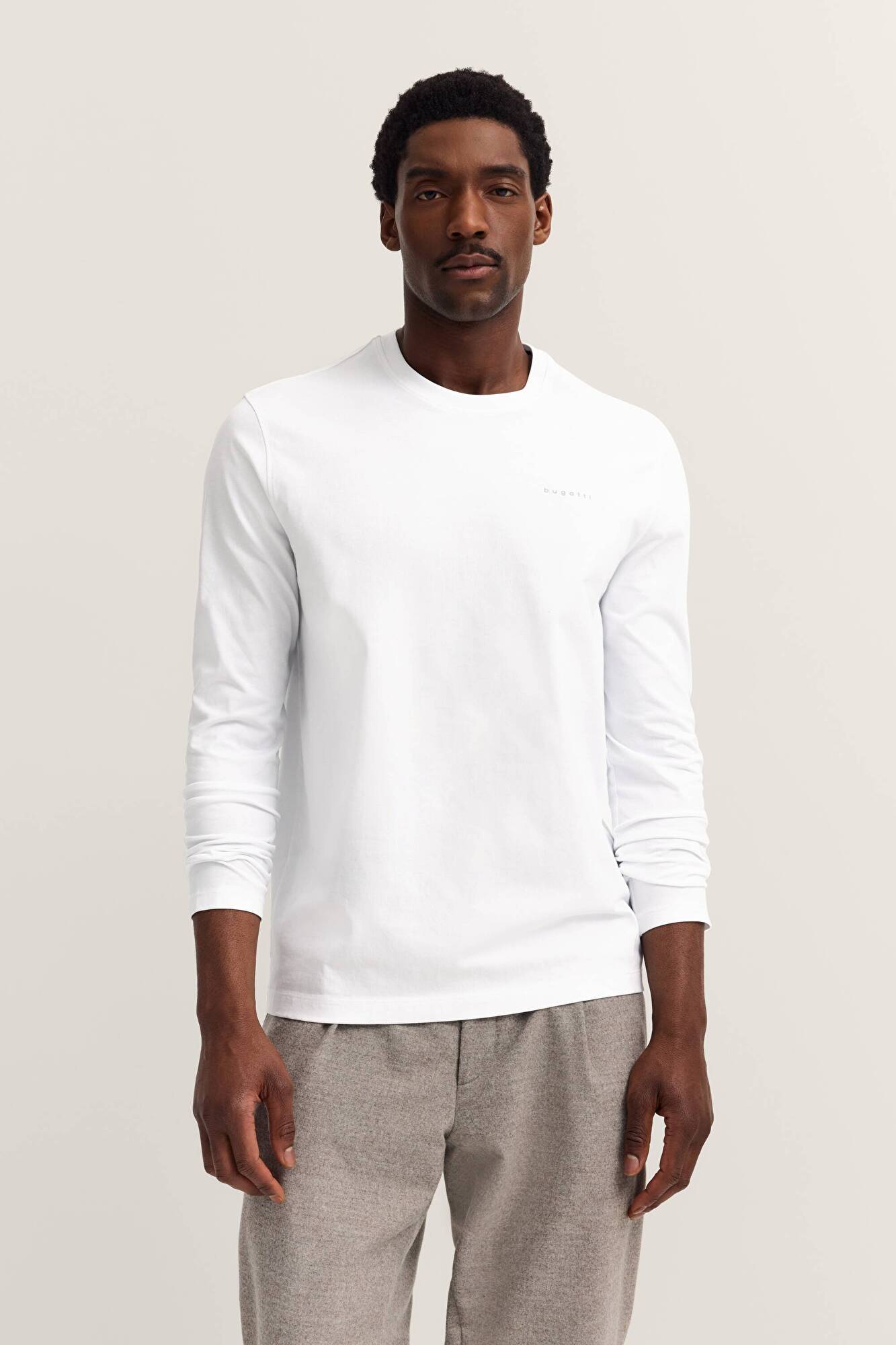 in white - View: Model front