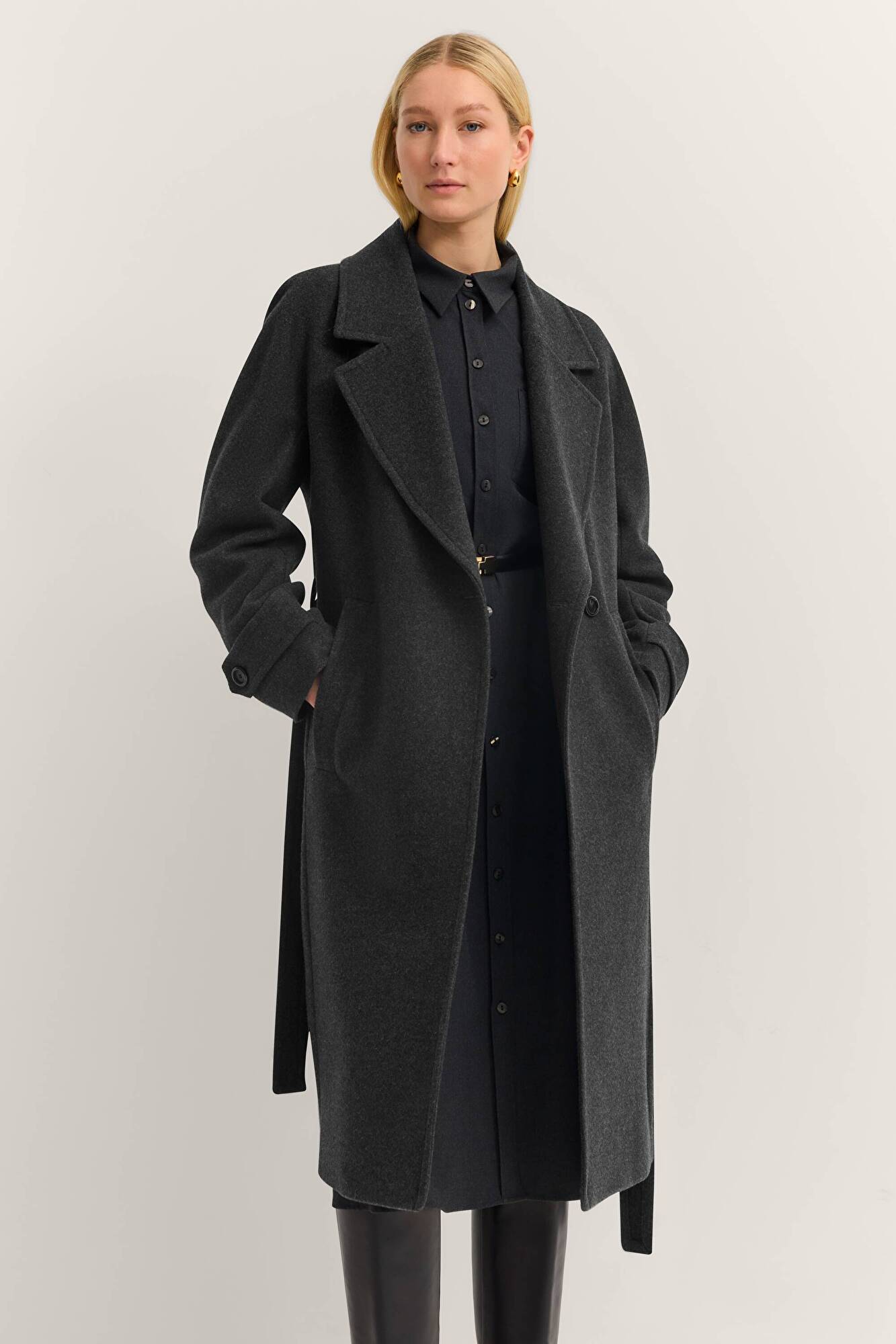 in dark grey - View: Model front