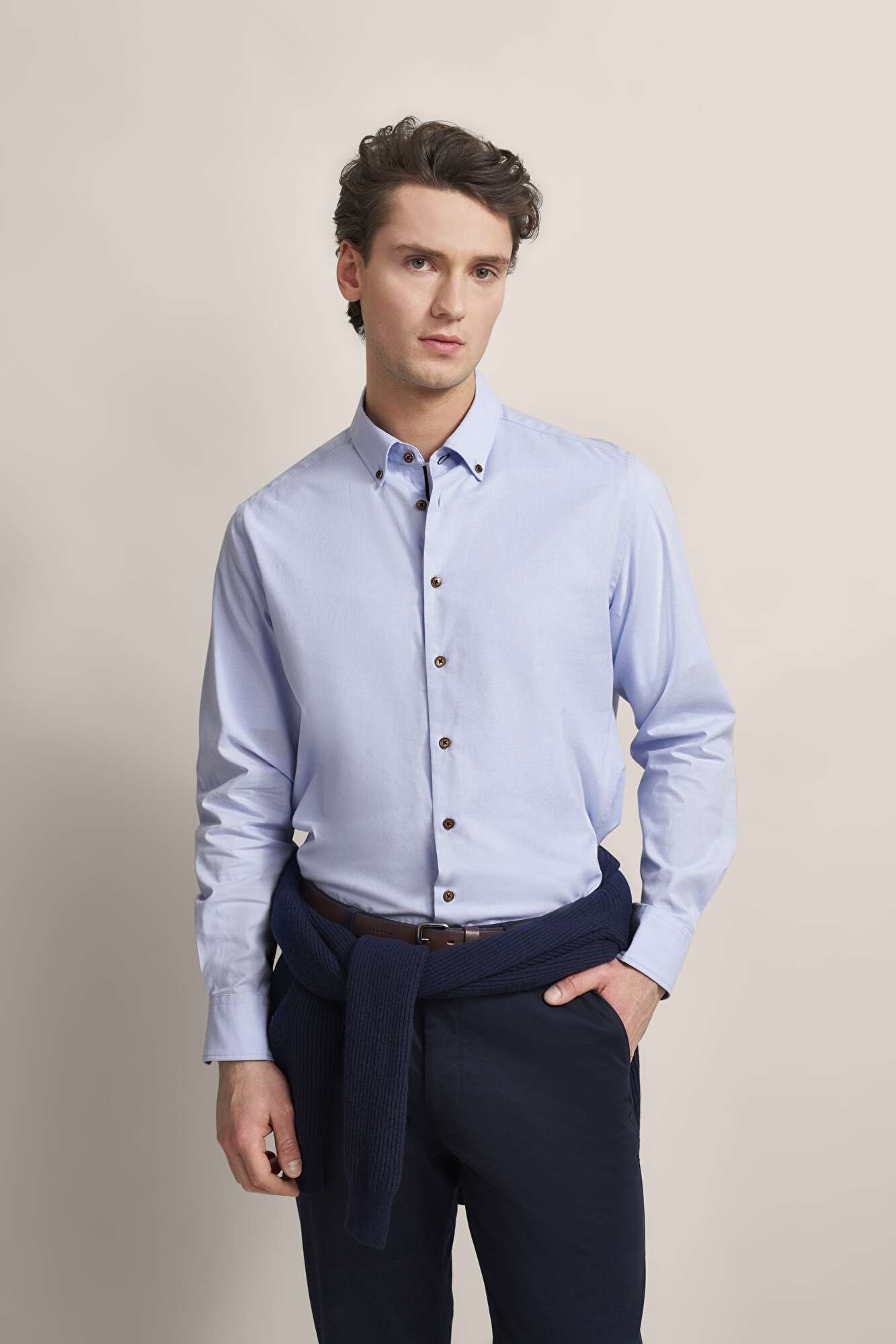 in light blue - View: Model front