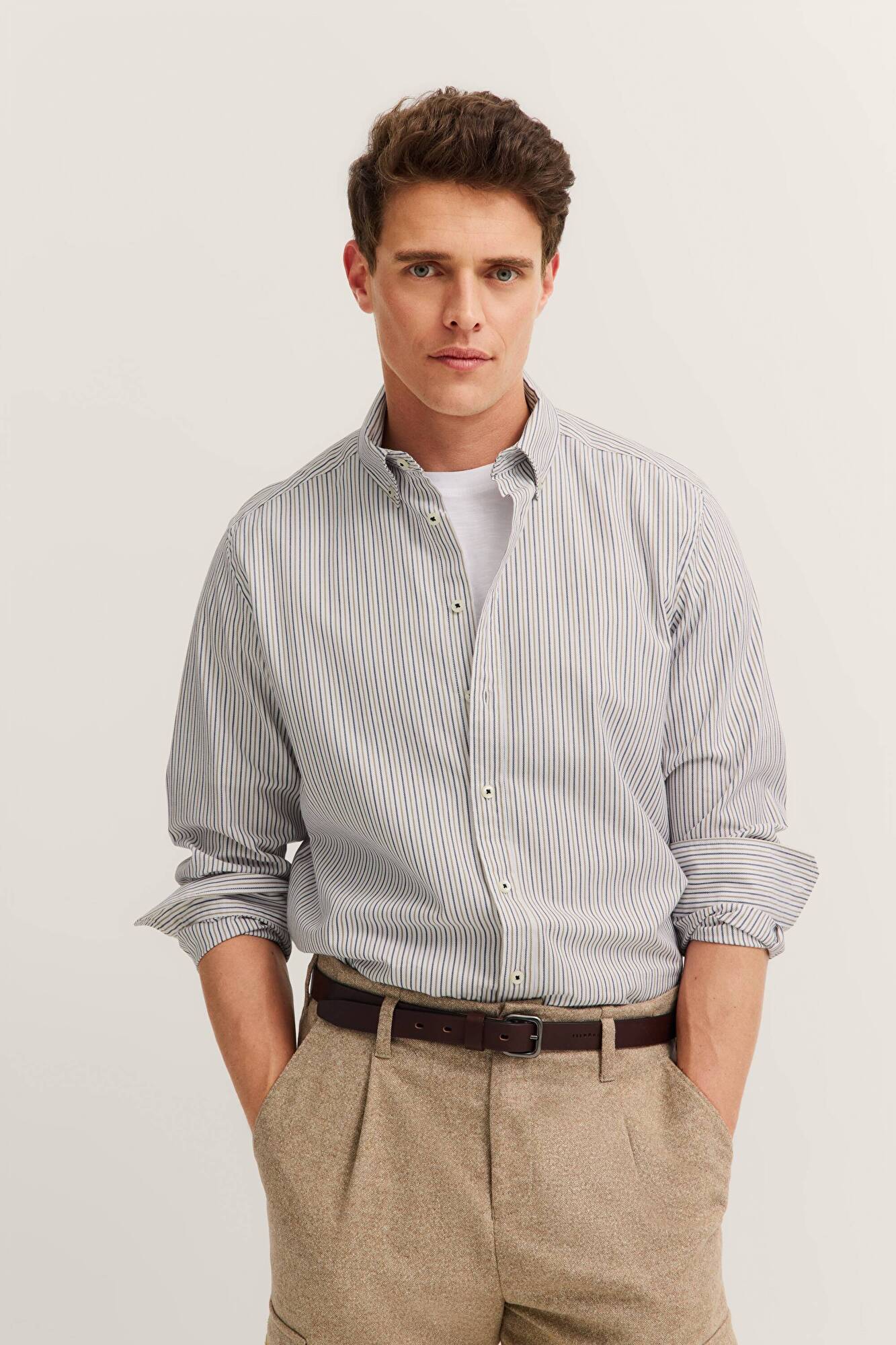 unbekannt unbekannt in beige - Ansicht: Model Front