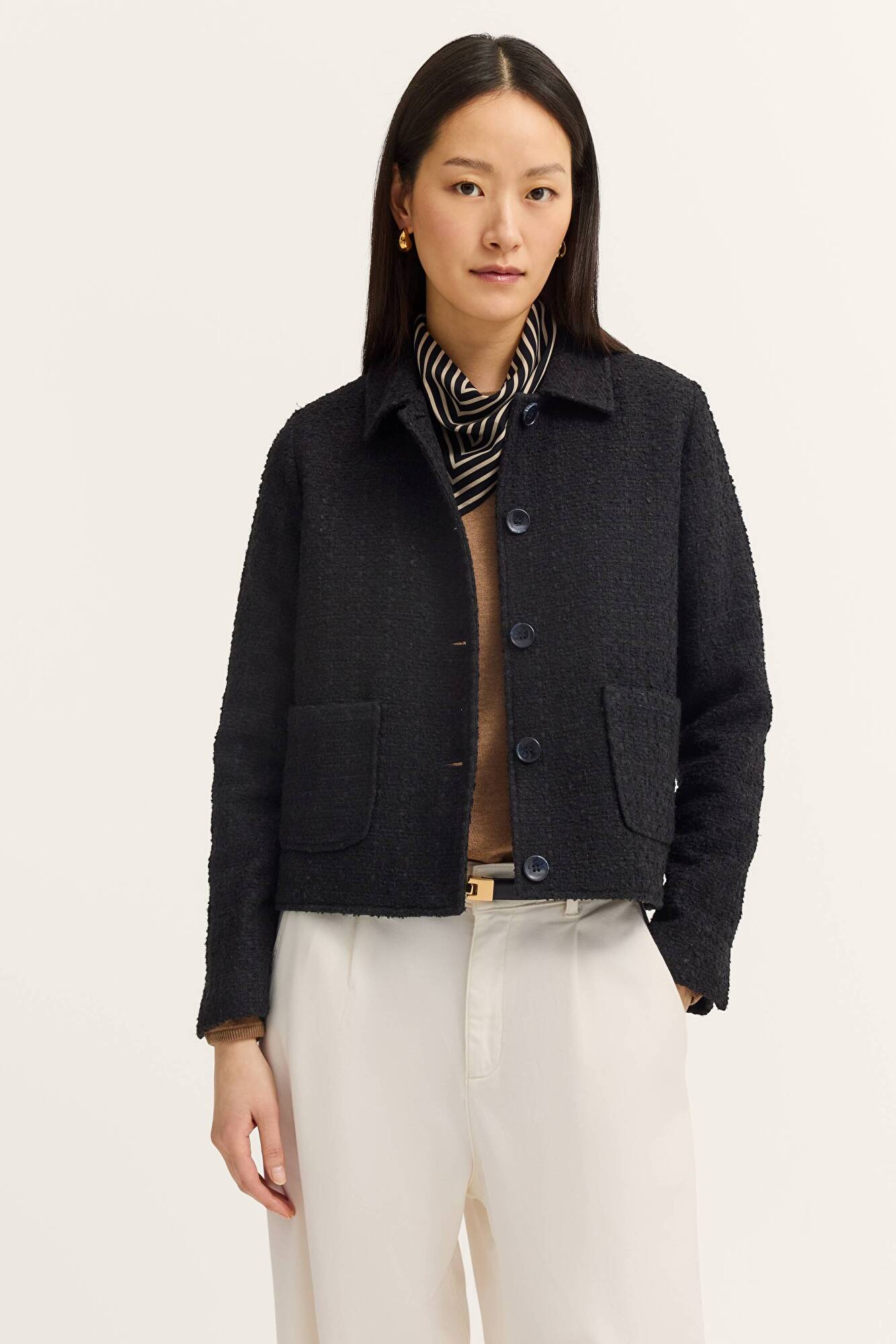 in black - View: Model front