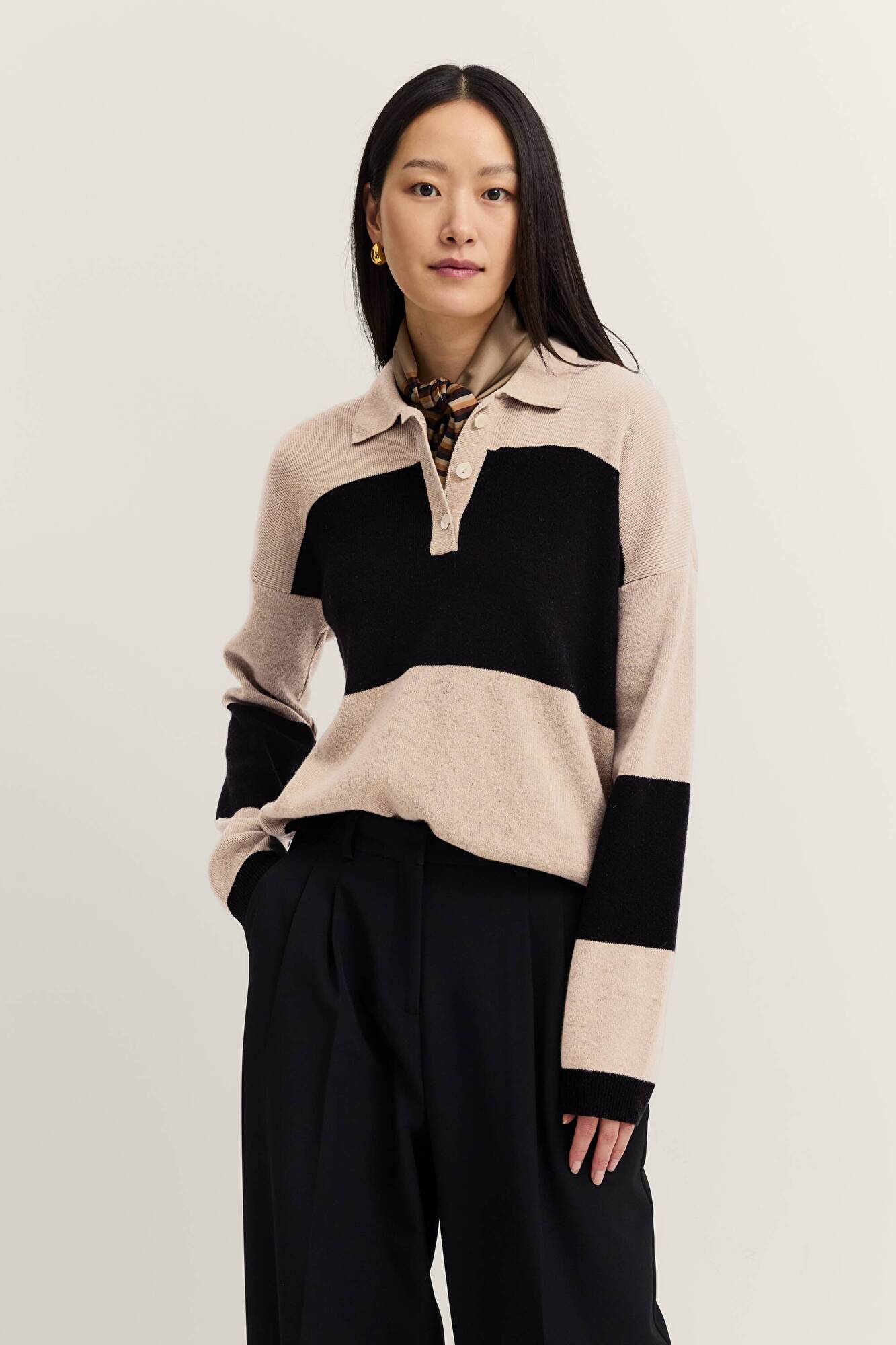 unbekannt unbekannt in beige - Ansicht: Model Front