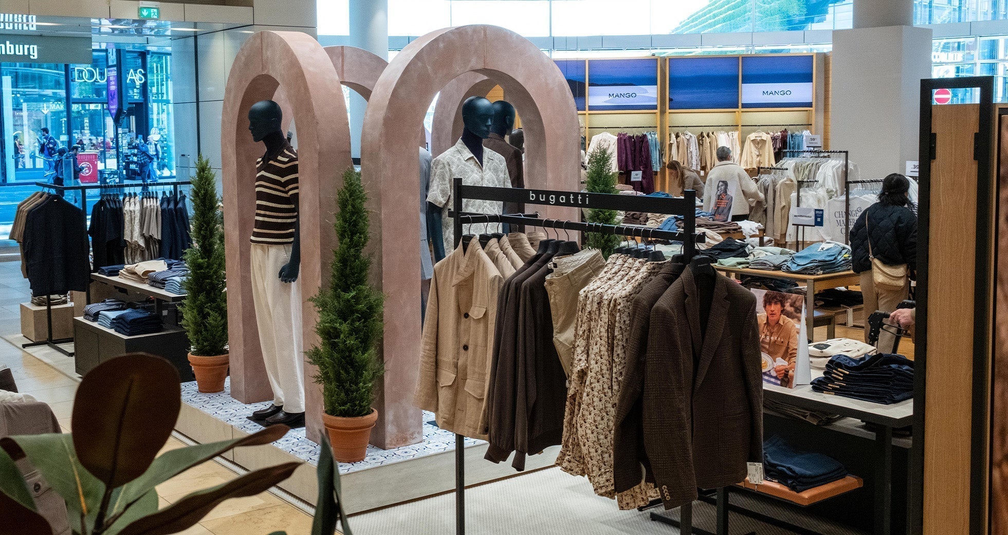 bugatti bringt „Capri“-Kampagne mit Pop-up-Flächen an den POS