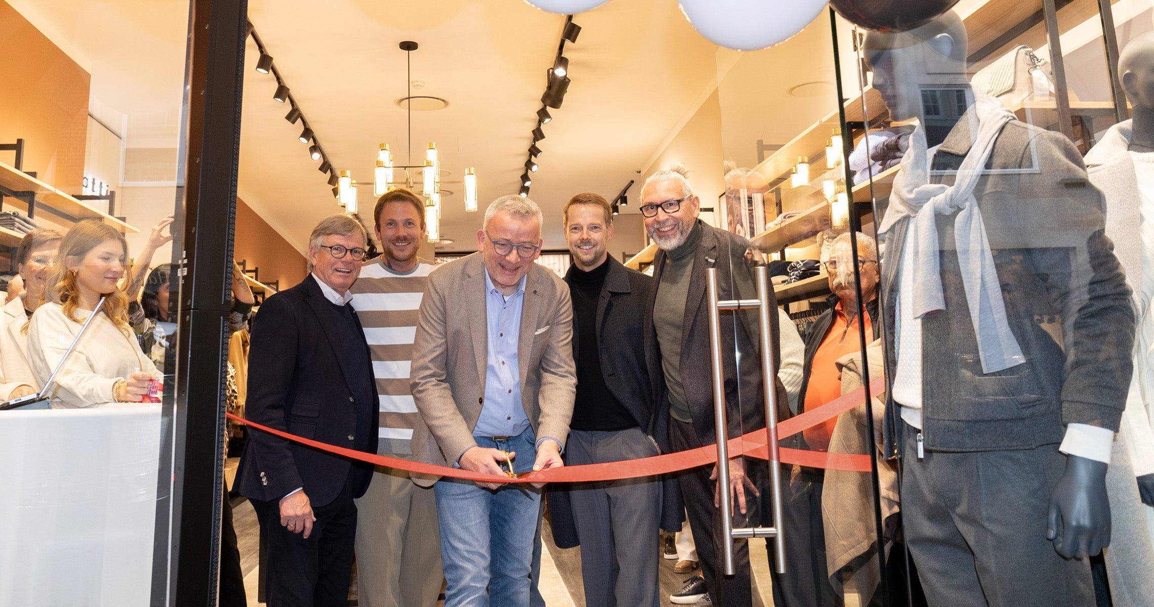 bugatti eröffnet neuen Flagship Store in Münster