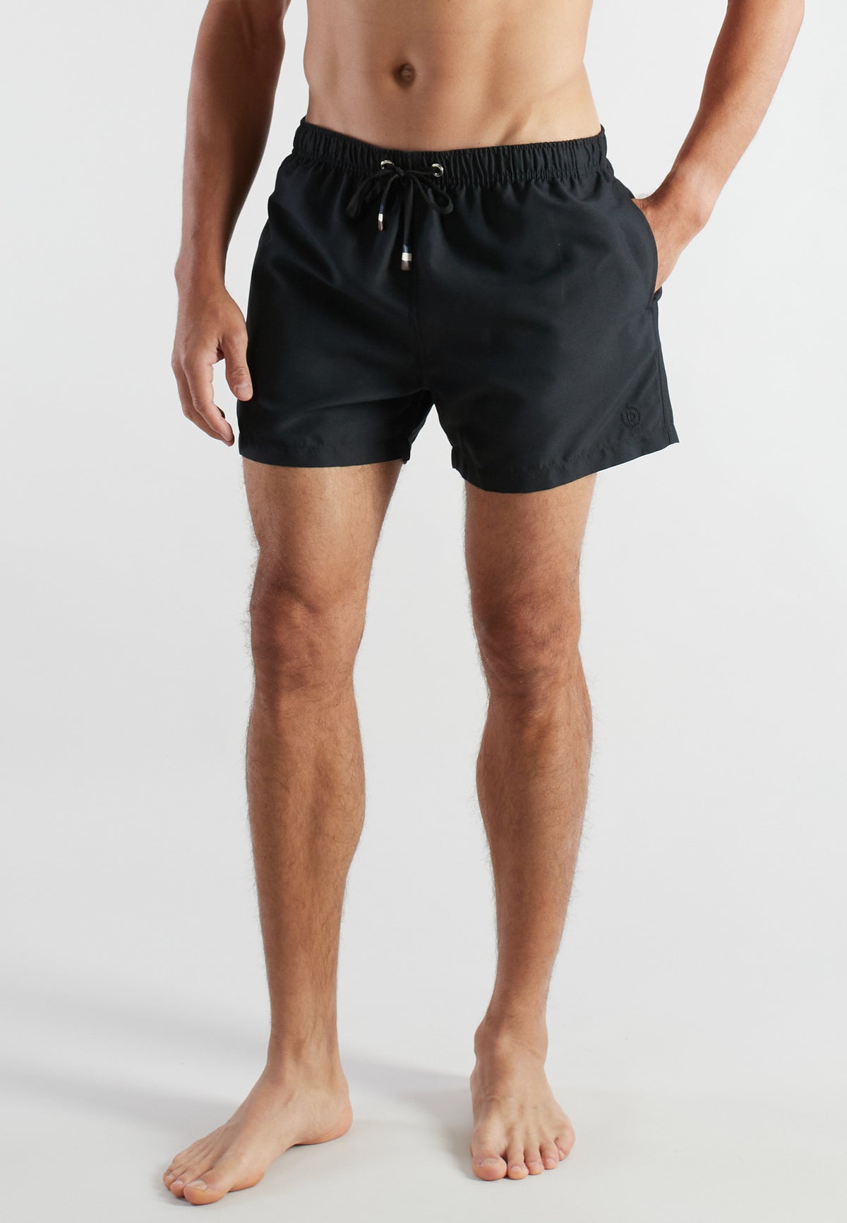 Kurze Badeshorts mit Kontrast-Kordelzug in schwarz