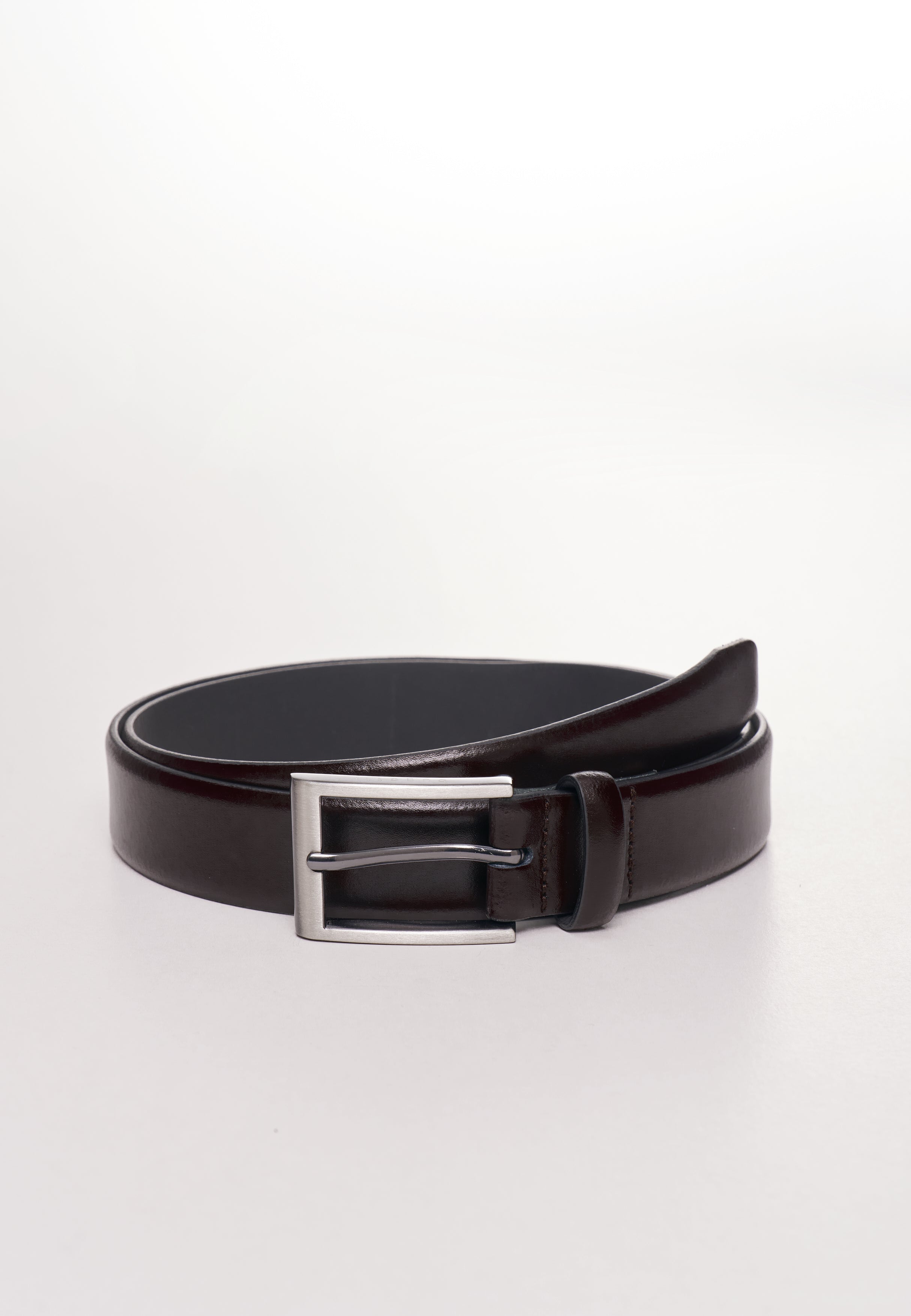 Gürtel aus Leder in schwarz
