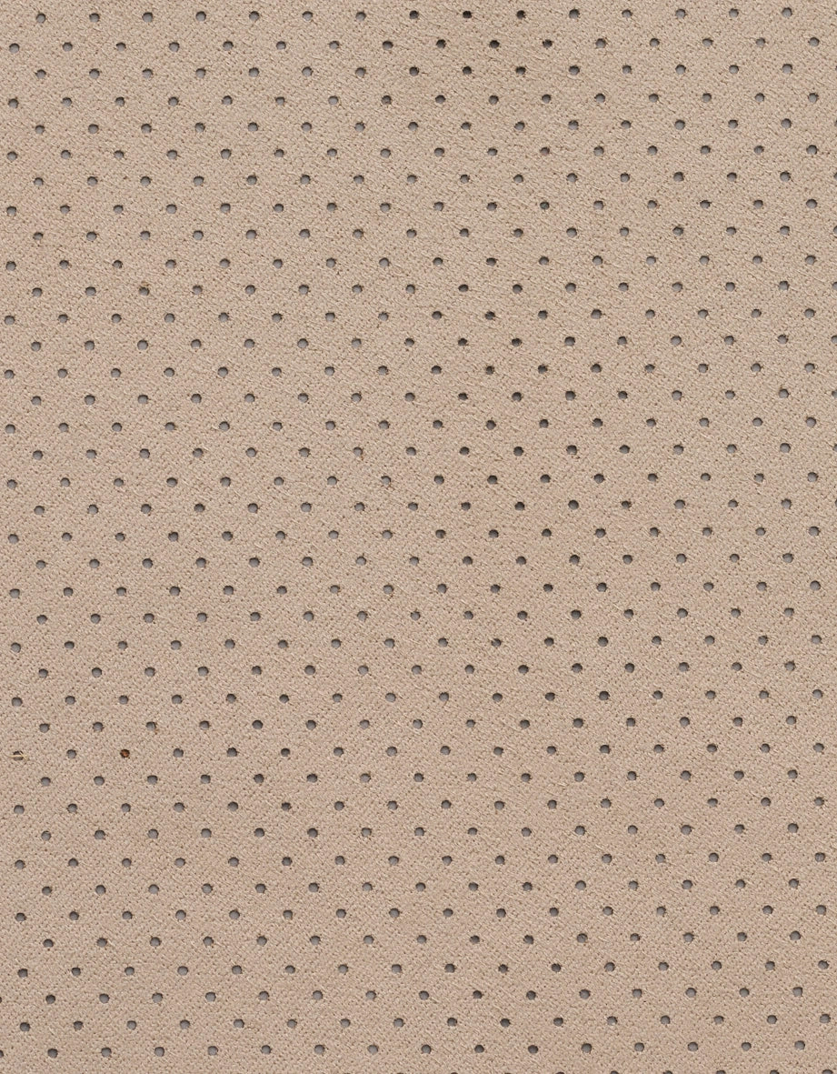 Beigefarbener Stoff mit feinem, gleichmäßigem Lochmuster von bugatti.