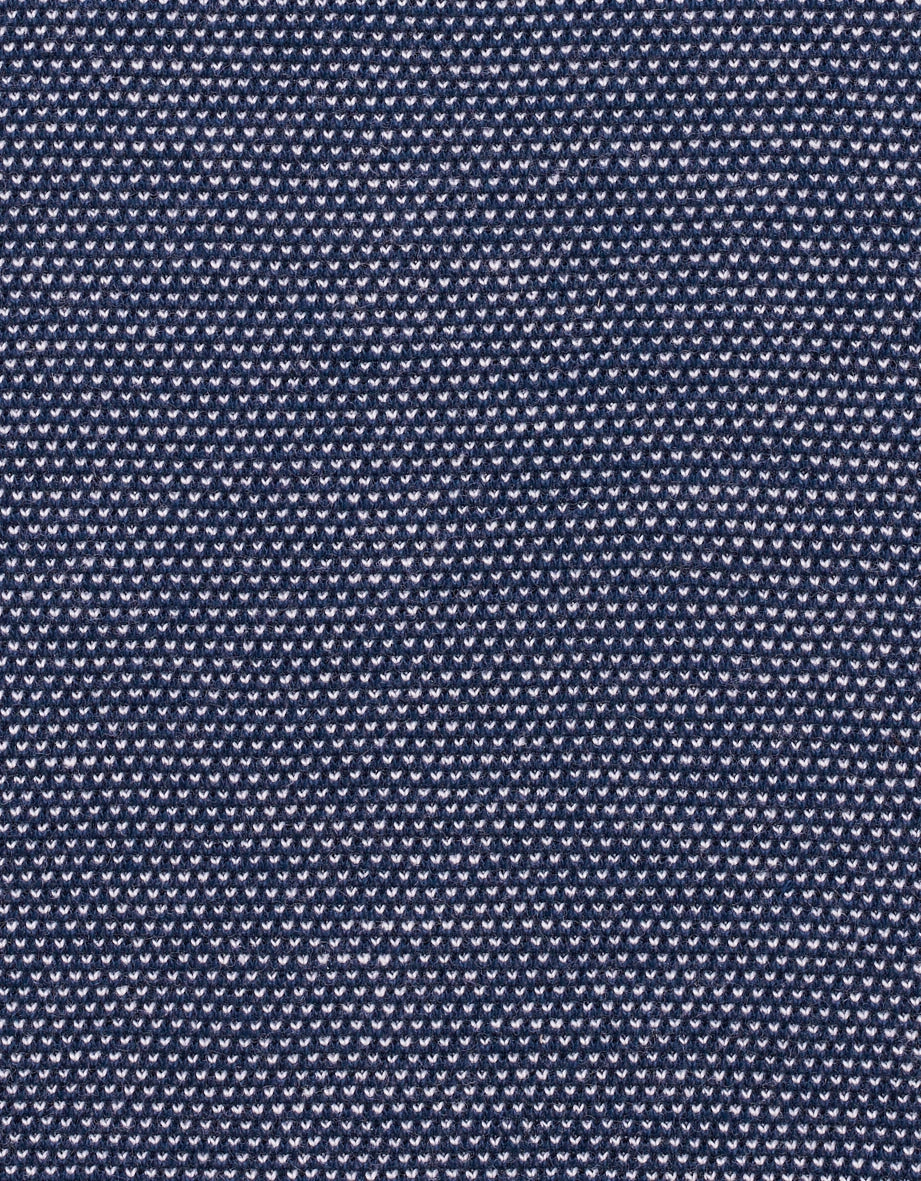 Detailliertes Muster in Dunkelblau und Weiß, ideal für stilvolle bugatti Outfits.