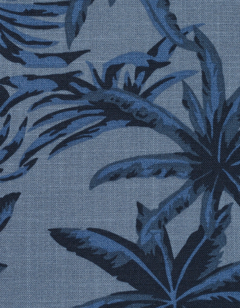 Blaues Palmblattmuster-Design auf grauem Hintergrund, ideal für bugatti Freizeitmode.