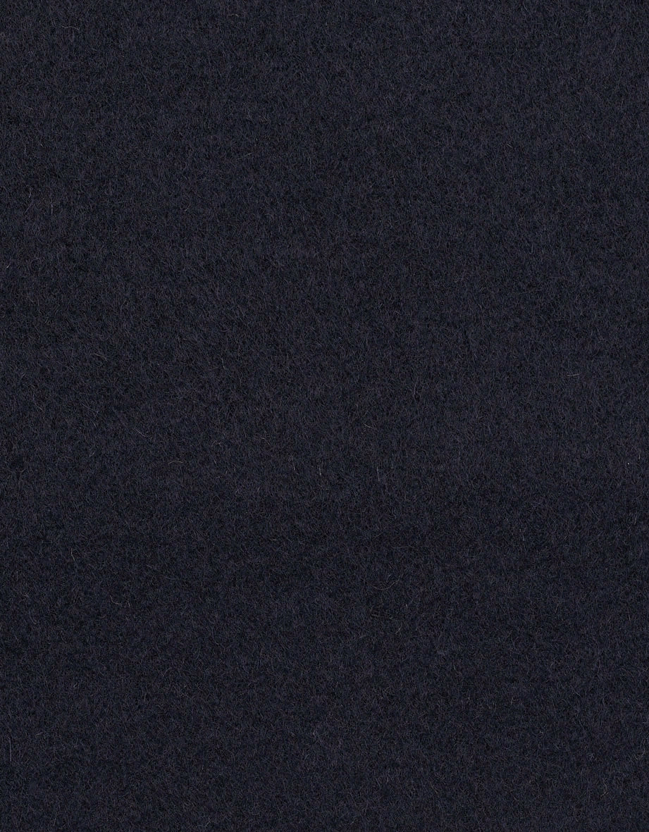 Dunkelblauer bugatti Mantel, Büstenaufnahme, klassischer Kragen, Reißverschluss-Detail.