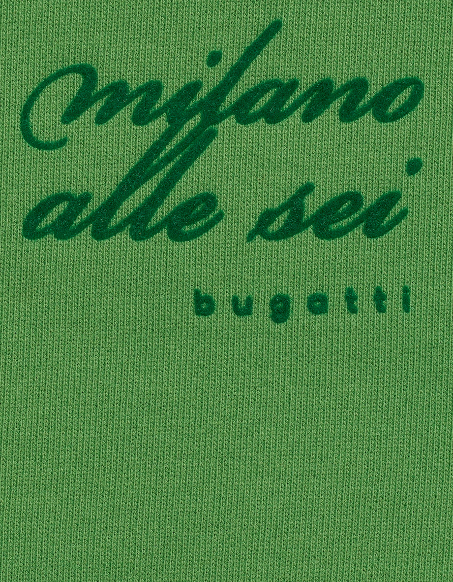 Grüner Strickstoff mit Schriftzug "chifano alle sei" und "bugatti".