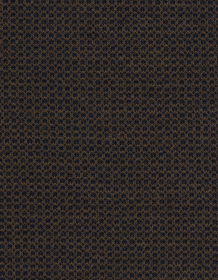 Strickmuster in Braun und Dunkelblau, grobmaschig, ideal für bugatti Herbstkollektion.