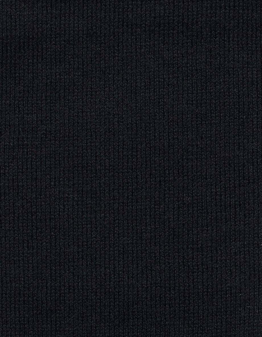 Schwarzer Strickstoff von bugatti, Nahaufnahme, zeigt feine, gleichmäßige Textur des Materials.