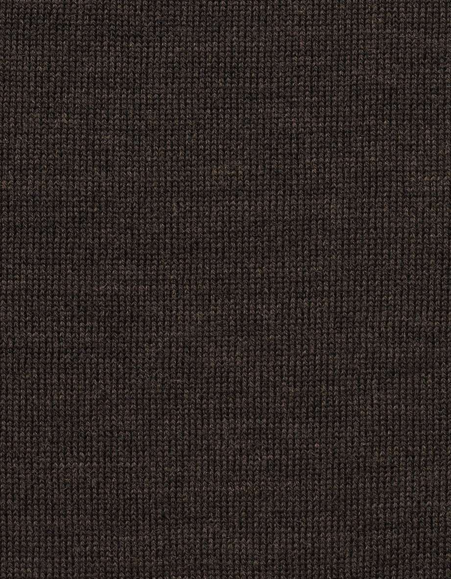 Strickmaterial in Dunkelbraun, Nahaufnahme, zeigt Textur und Detail, ideal für elegante bugatti-Outfits.