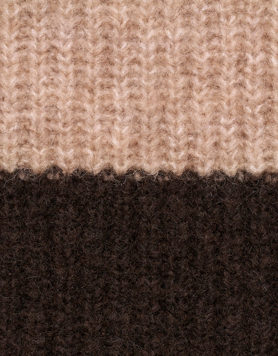 Zweifarbiger Strickstoff in Beige und Braun, Detailansicht, hochwertiges Material von bugatti.
