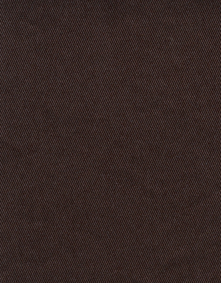 Brauner Stoff mit feinen diagonalen Streifenmuster.