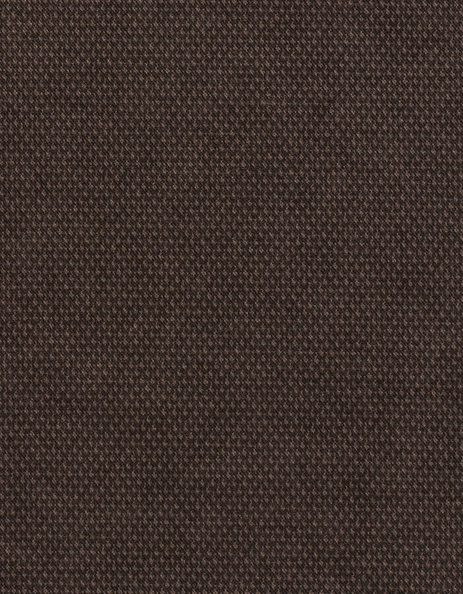 Brauner Stoff mit dezentem Muster, Nahaufnahme, zeigt Textur und Detail.