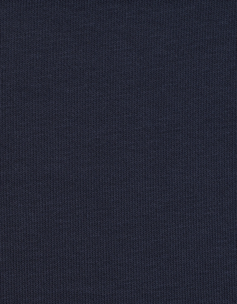 Dunkelblauer Strickstoff von bugatti, Nahaufnahme, feines Rippmuster, hochwertige Textur.