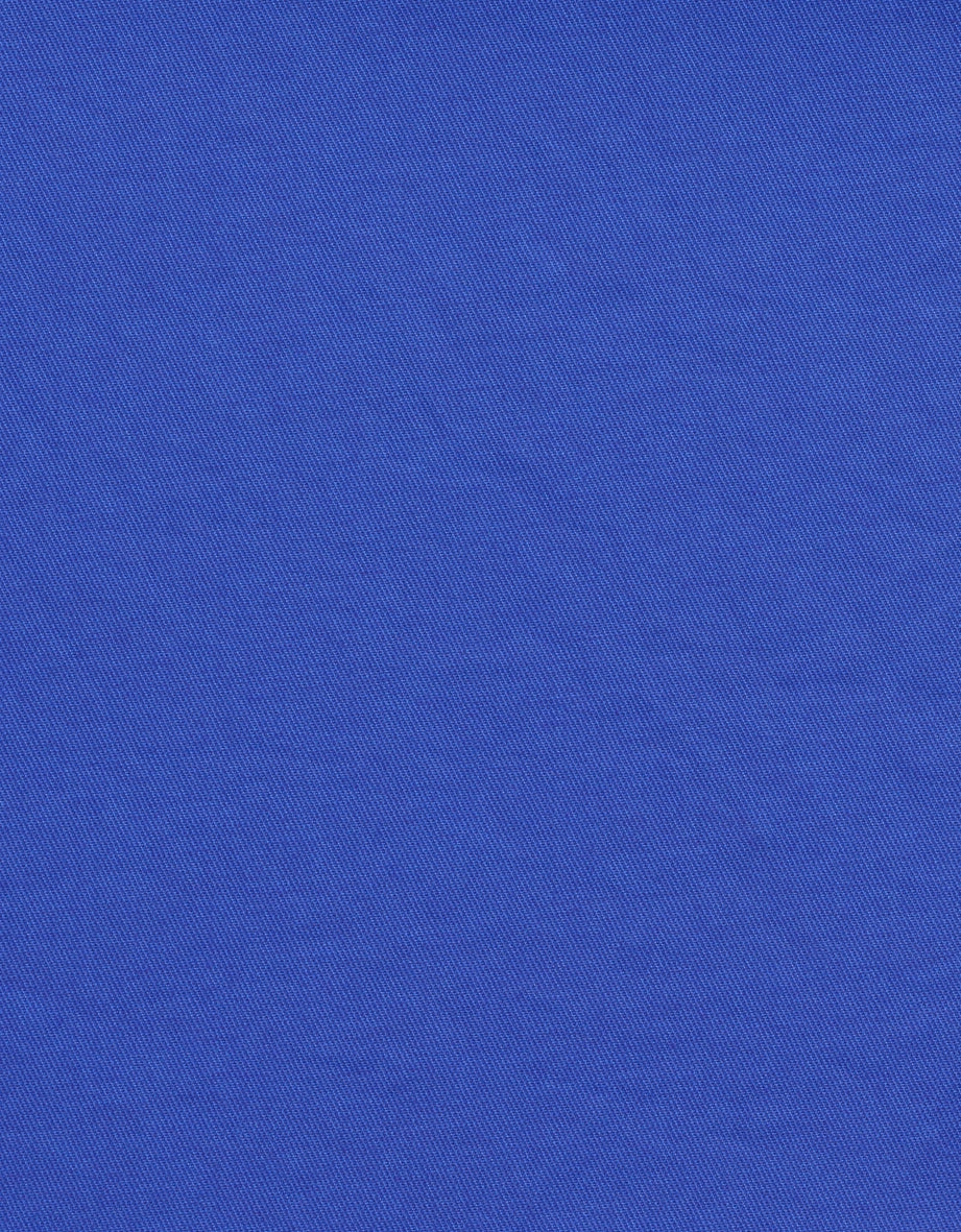 Blauer Stoff mit feiner Textur, geeignet für vielseitige bugatti Outfits.