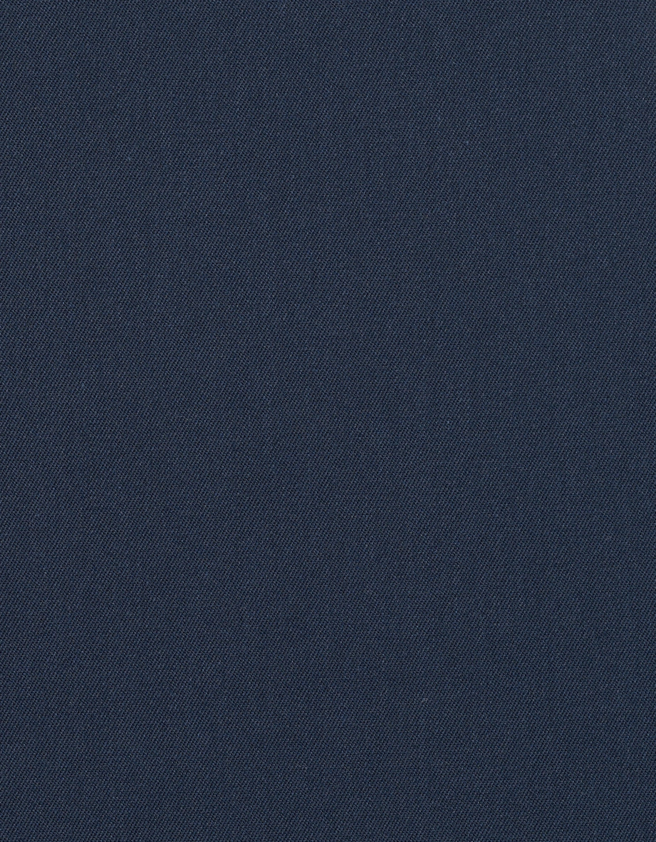 Donkerblauwe stof van bugatti, gestructureerd met fijn patroon, staat voor tijdloze elegantie en kwaliteit.