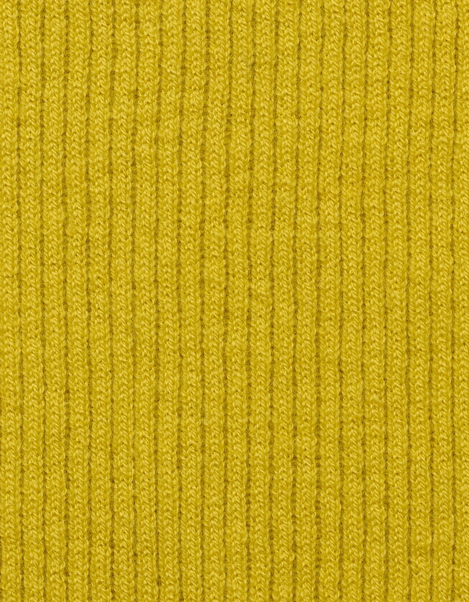 Gelber Strickstoff von bugatti, Detailaufnahme des Materials, ideal für modische Outfits.