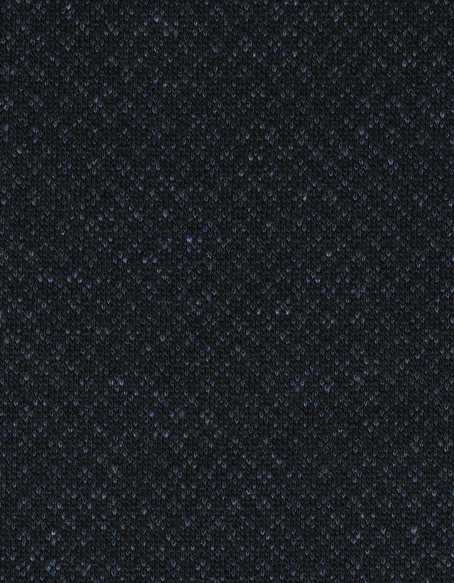 Marineblau coltrui met donkerblauw geruit colbert, buste.