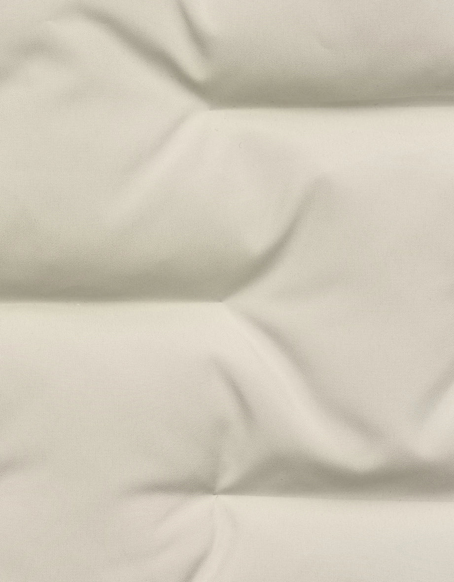 Steppstoff in Cremeweiß von bugatti, Detailaufnahme.