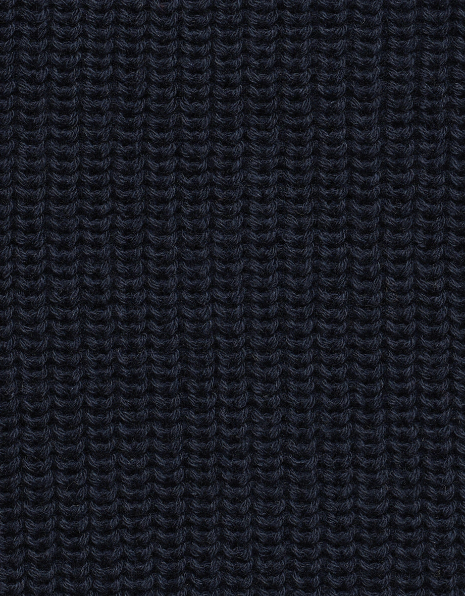 Dunkelblauer Strickstoff mit grobem Muster, Detailaufnahme. Ideal für elegante bugatti Outfits.
