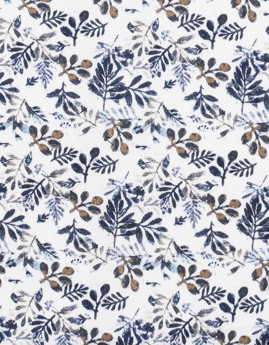 Blauw en bruin bloemenpatroon op witte achtergrond, textieldesign van bugatti.