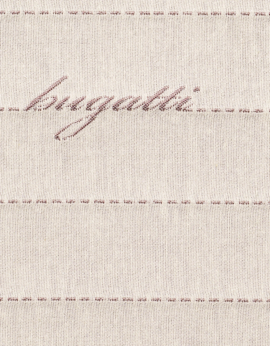 Beige bugatti stof met bruin streeppatroon, detailopname.