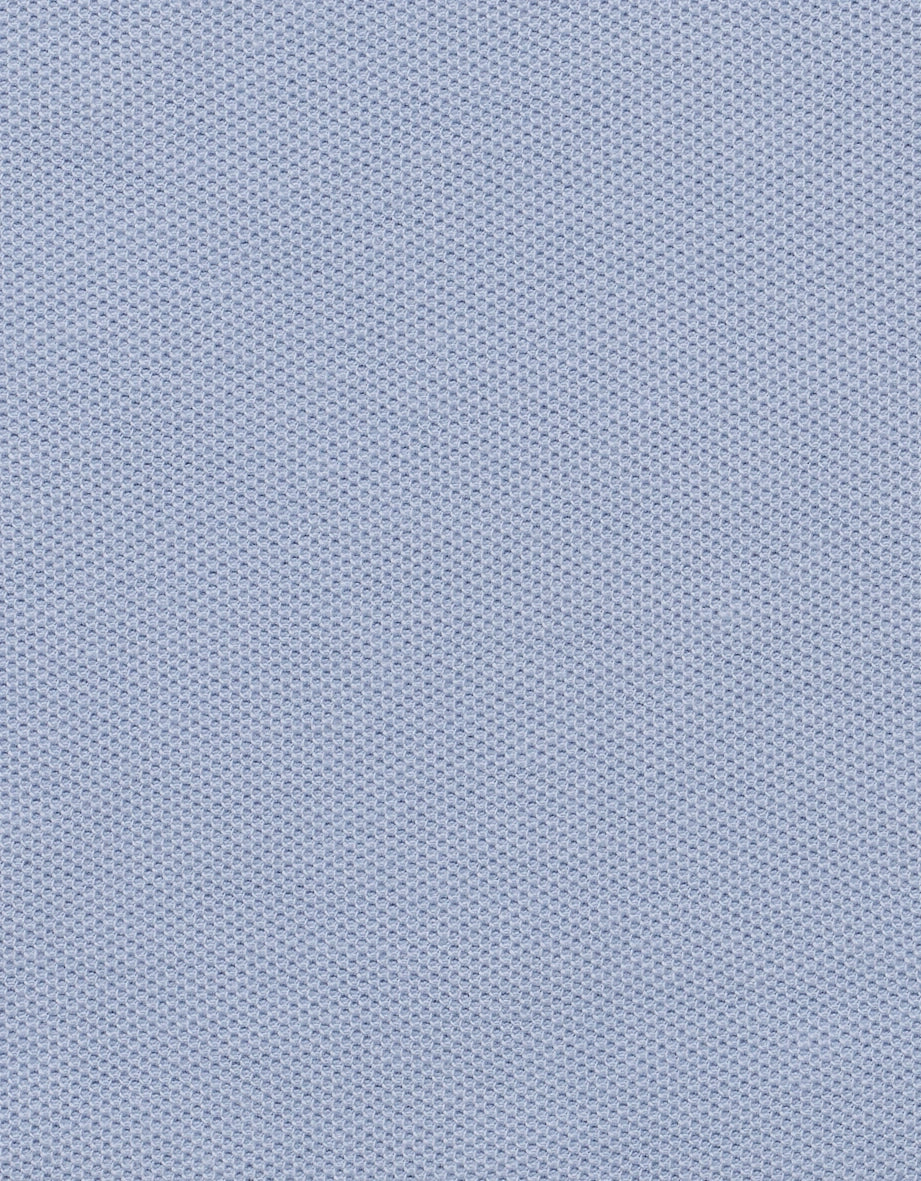 Hellblauer Stoff mit feiner Struktur, legere Eleganz von bugatti.