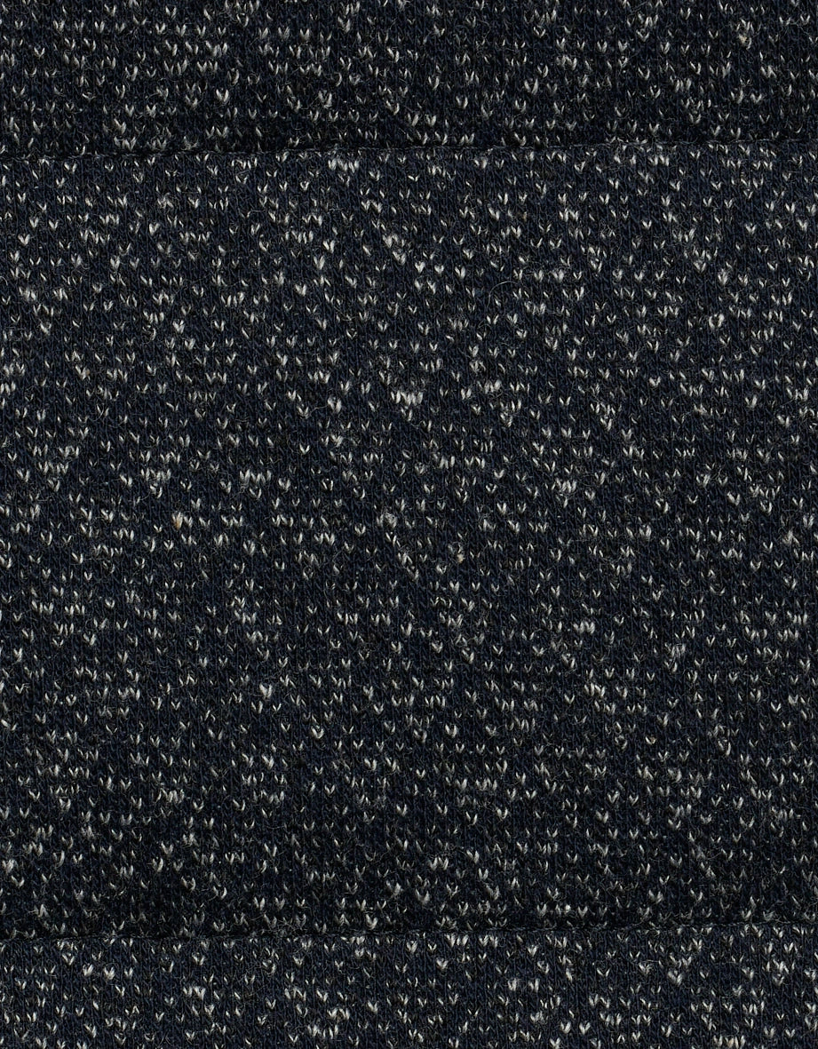 Grobstrickmuster in dunklem Grau und Schwarz, Detailansicht, ideal für bugatti Strickmode.